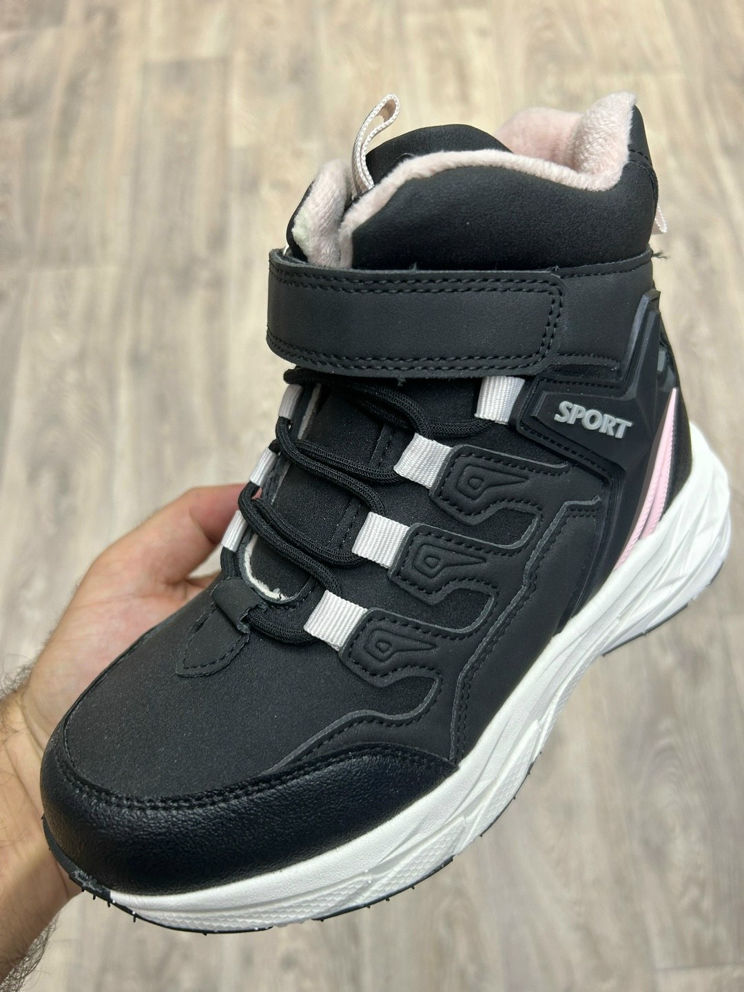 ,зимние кроссовки adidas,adidas зимние ботинки,детские ботинки,кроссовки зимнее