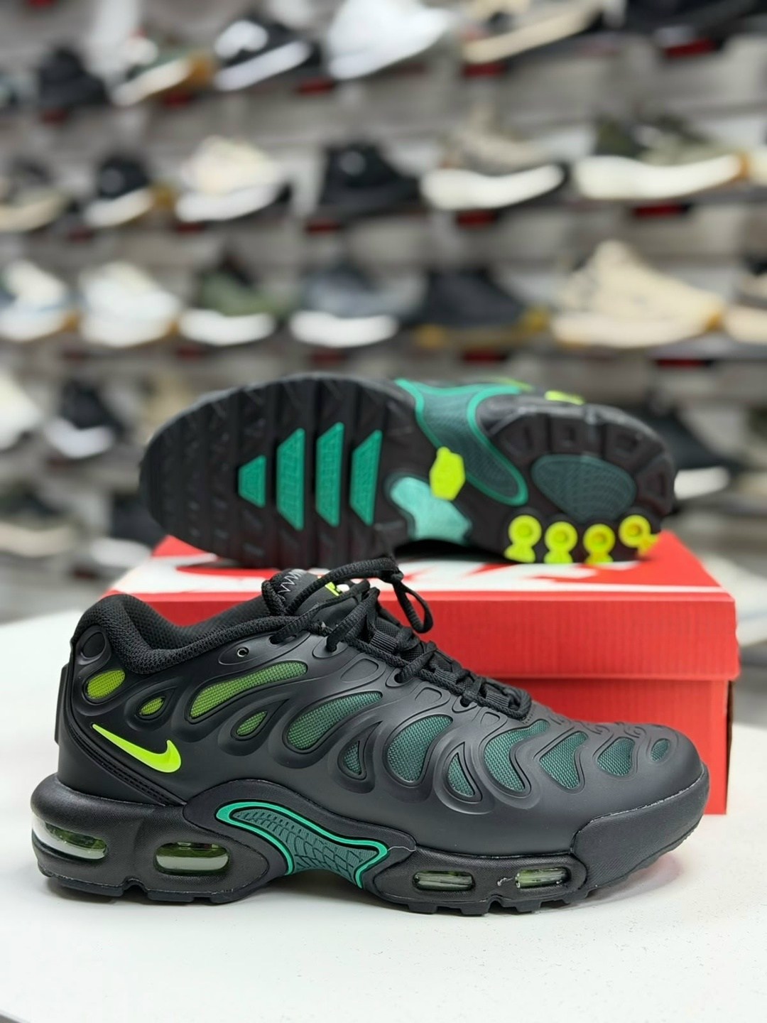 кроссовки nike air max plus,кроссовки nike air max plus tn,кроссовки nike air max plus drift,nike air max plus tn,nike air max plus drift