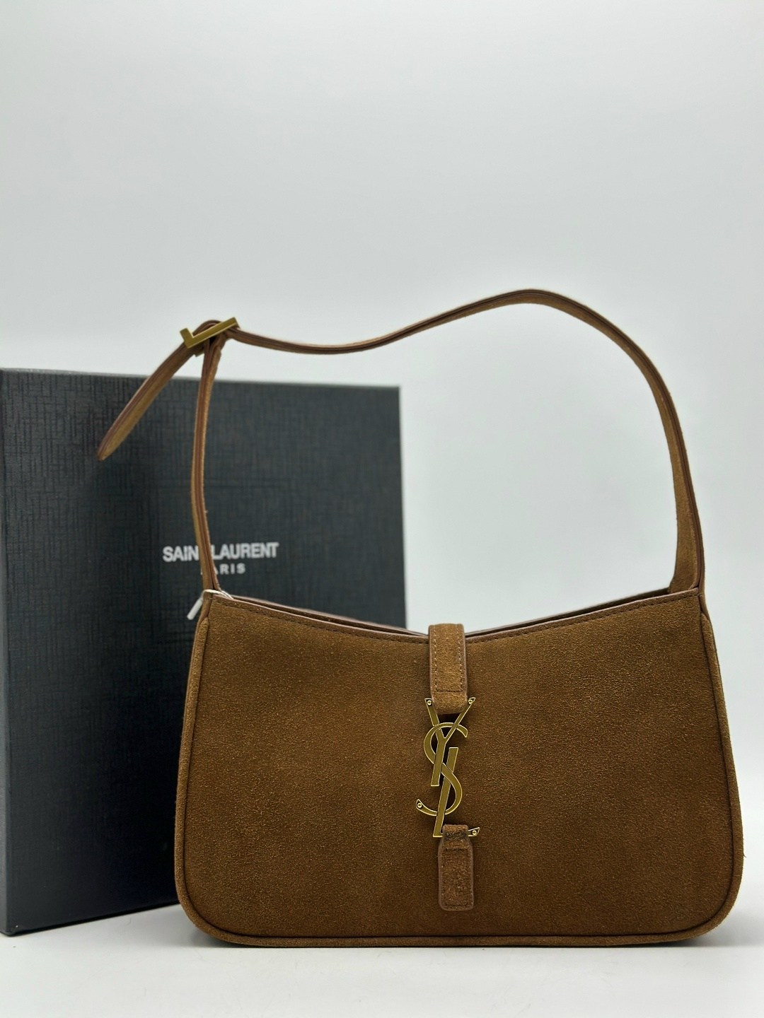 yves saint laurent сумка,замшевая сумка,женская замшевая сумка yves saint laurent 25x13 см,сумка женская yves saint laurent,сумка женская натуральная замша