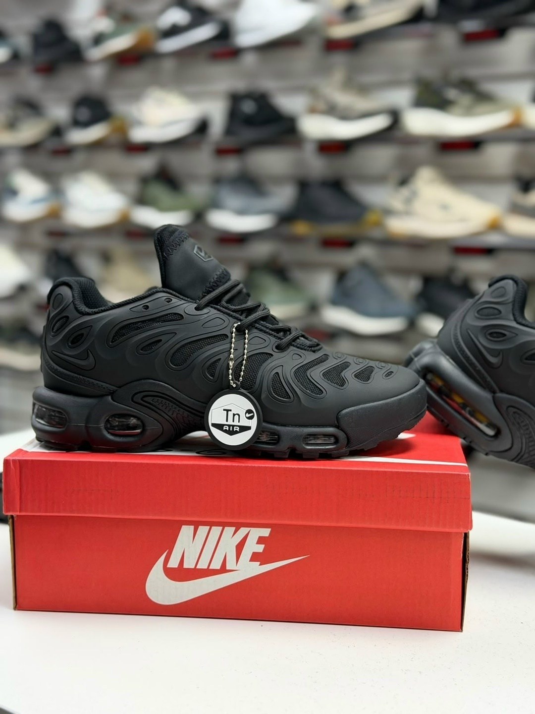 кроссовки nike air max plus,кроссовки nike air max plus tn,кроссовки nike air max plus drift,nike air max plus tn,nike air max plus drift