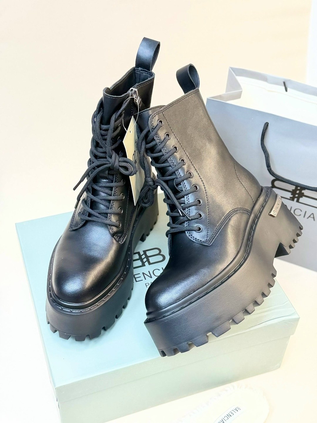 celine ботинки,ботинки celine женские,,ботинки balenciaga,женские ботинки