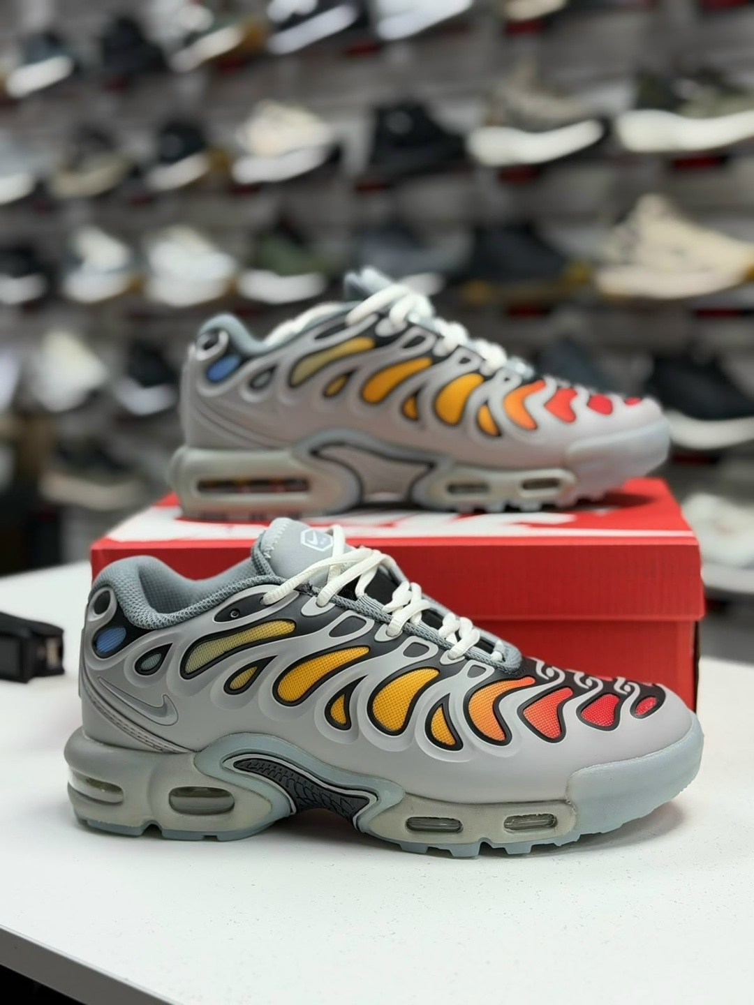 кроссовки nike air max plus,кроссовки nike air max plus tn,кроссовки nike air max plus drift,nike air max plus tn,nike air max plus drift