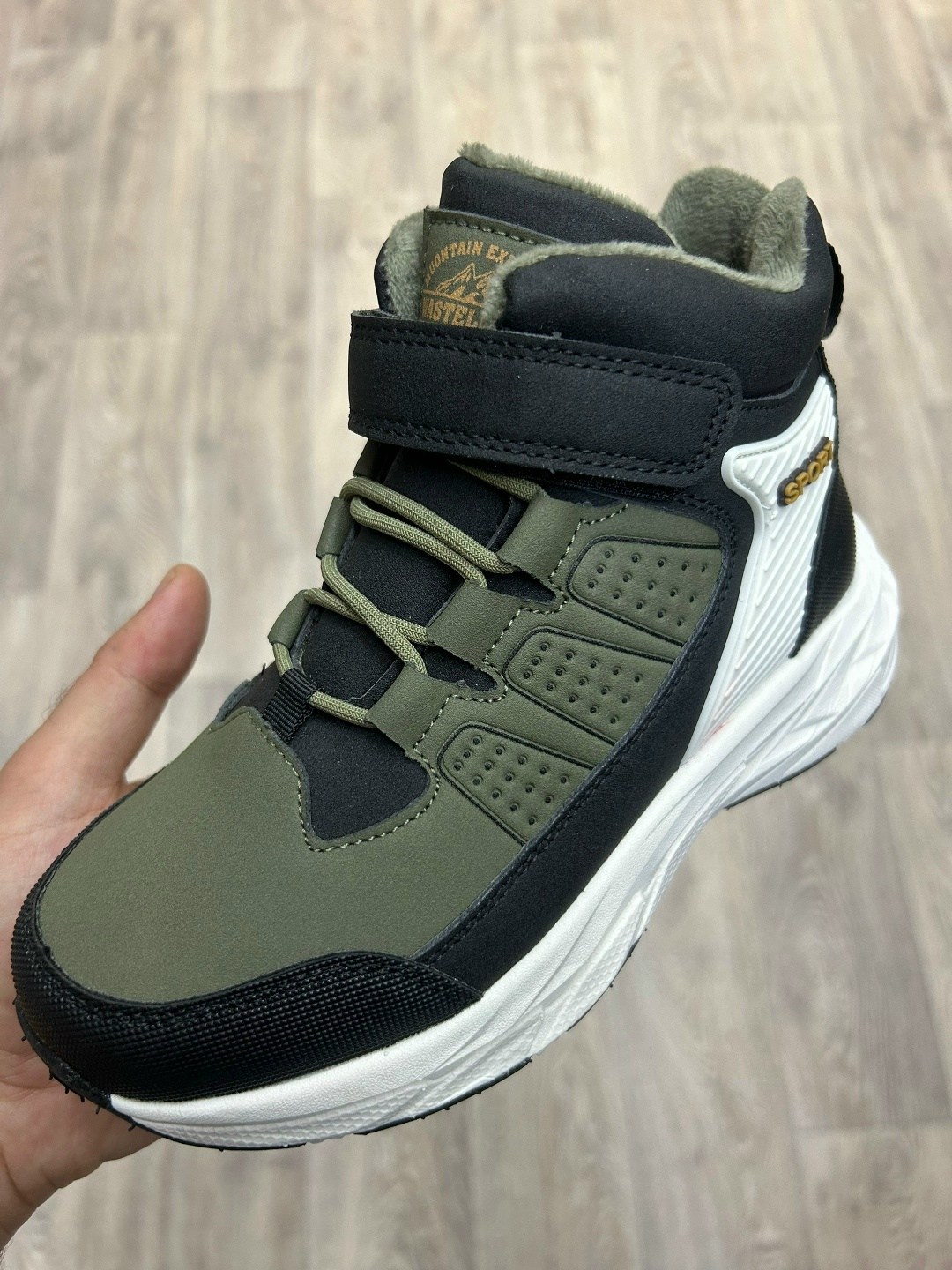 ,зимние кроссовки adidas,adidas зимние ботинки,детские ботинки,кроссовки зимнее