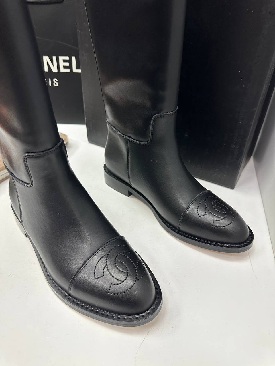 сапоги chanel,сапоги шанель,женские ботильоны chanel мягкие из кожаного спилка,женские сапоги,женские осенние сапоги chanel 2026 черные кожаные высокие