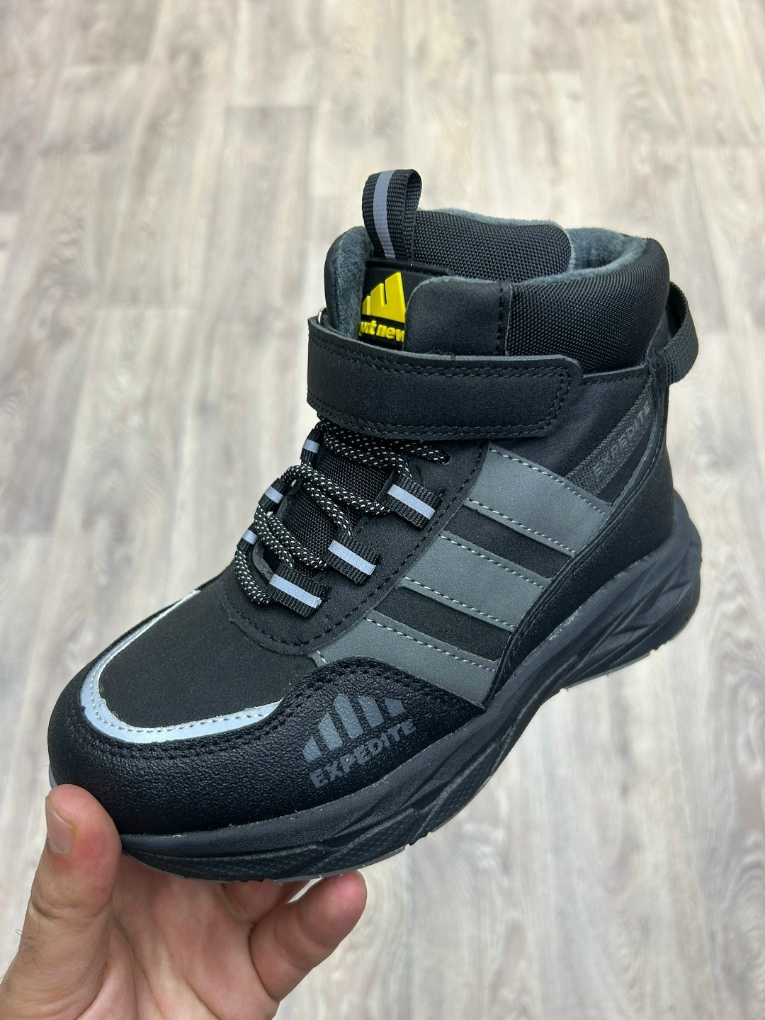 ,зимние кроссовки adidas,adidas зимние ботинки,детские ботинки,кроссовки зимнее