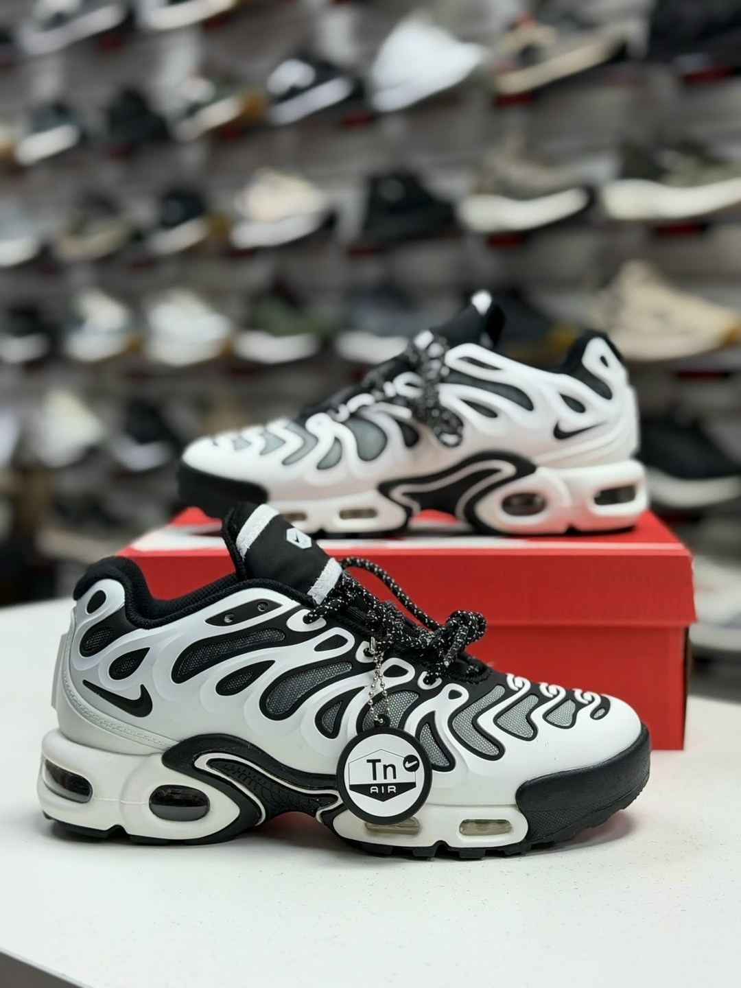 кроссовки nike air max plus,кроссовки nike air max plus tn,кроссовки nike air max plus drift,nike air max plus tn,nike air max plus drift