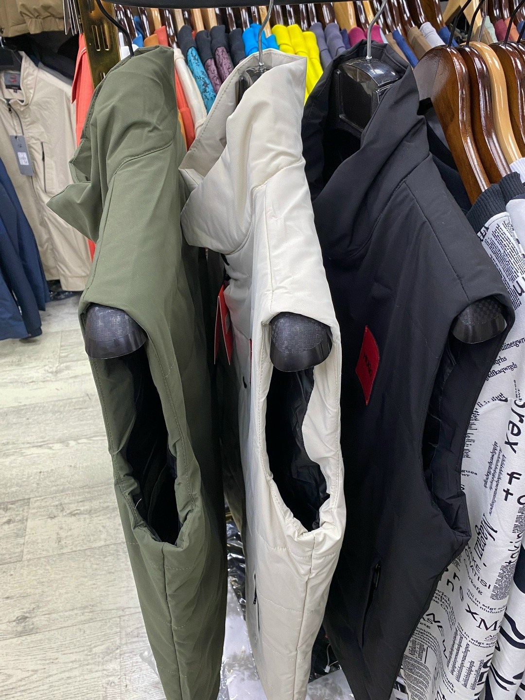 жилетка от hugo boss,мужской жилет,жилет,жилетка прада мужская,жилетка мужская