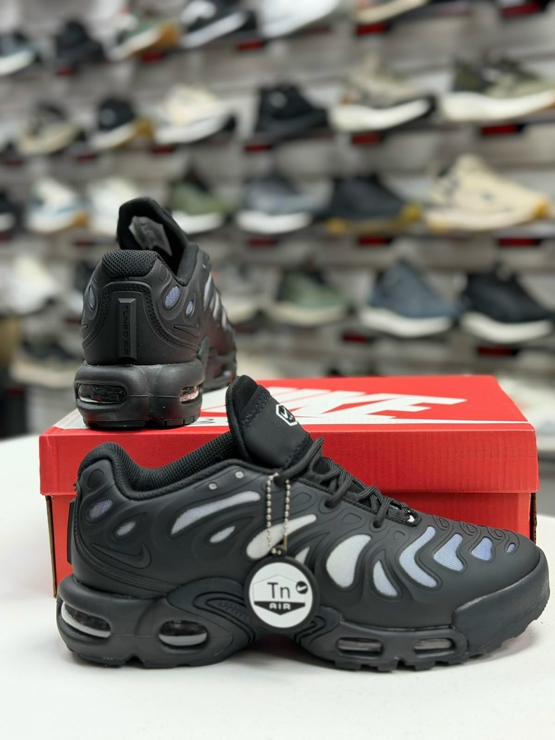 кроссовки nike air max plus,кроссовки nike air max plus tn,кроссовки nike air max plus drift,nike air max plus tn,nike air max plus drift