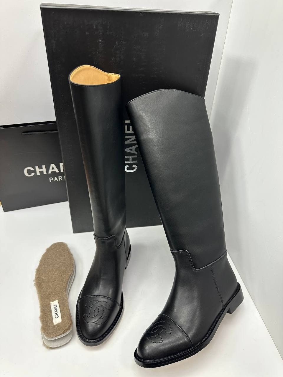 сапоги chanel,сапоги шанель,женские ботильоны chanel мягкие из кожаного спилка,женские сапоги,женские осенние сапоги chanel 2026 черные кожаные высокие