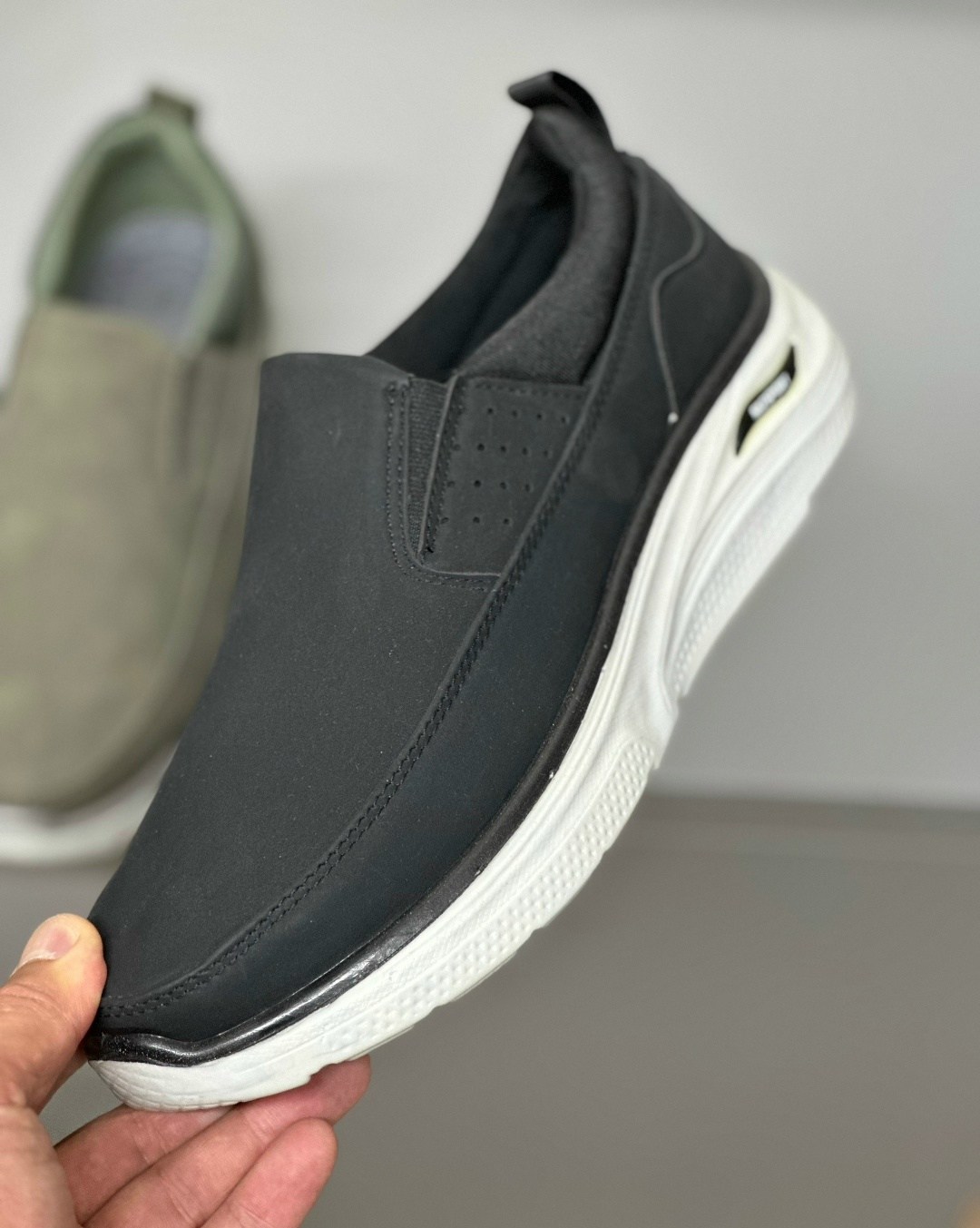 ,мужской кроссовки,кроссовки повседневные,полуботинки мужские skechers harsen,повседневная