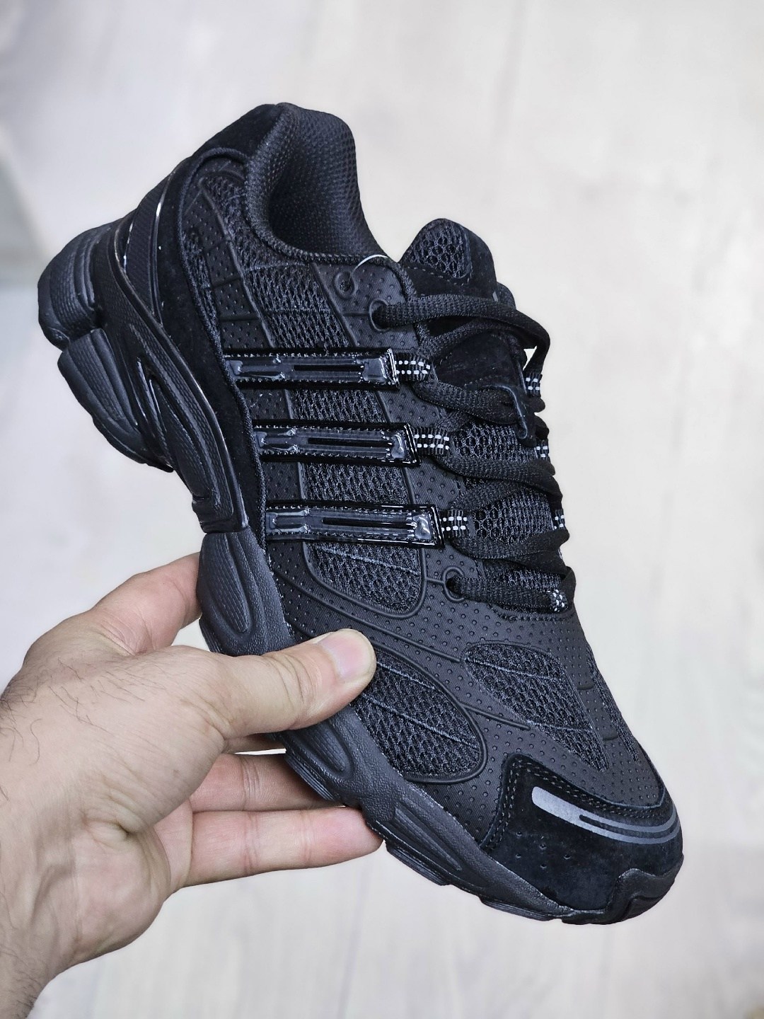 кроссовки adidas,кроссовки мужские adidas ozweeqo pro черный,мужские кроссовки adidas,кроссовки мужские adidas response cl черные,кроссовки