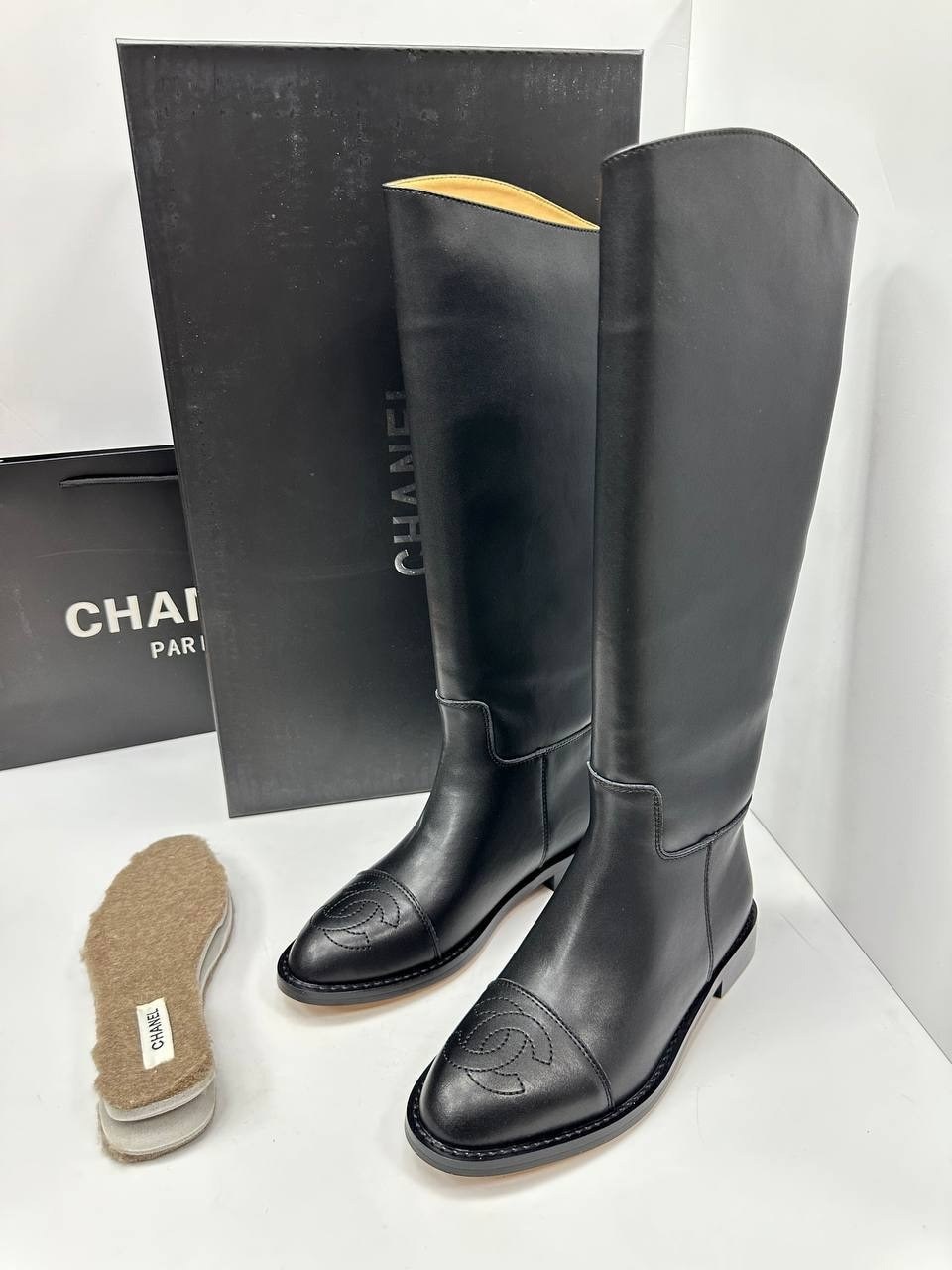 сапоги chanel,сапоги шанель,женские ботильоны chanel мягкие из кожаного спилка,женские сапоги,женские осенние сапоги chanel 2026 черные кожаные высокие