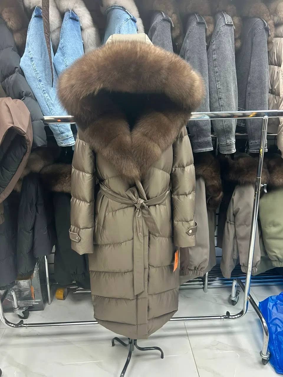 пальто женское зимние с мехом песец люкс класса коричневого цвета,пуховик с натуральным мехом mericche,пальто женское зимнее с мехом песец люкс класса,длинный пуховик с натуральным мехом и капюшоном m