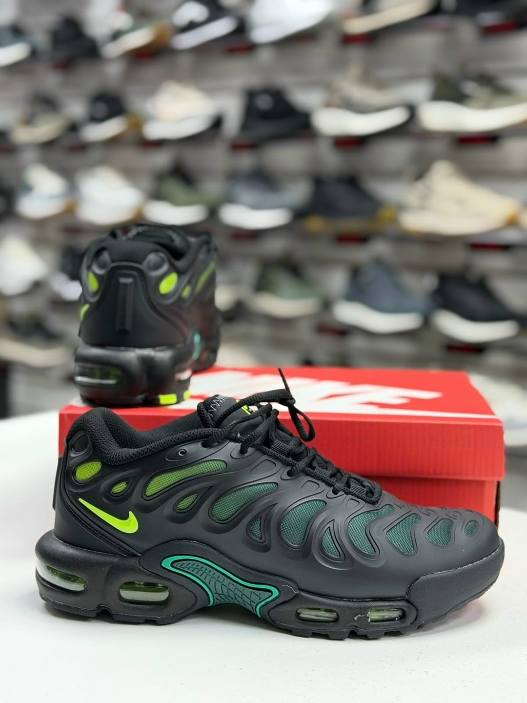 кроссовки nike air max plus,кроссовки nike air max plus tn,кроссовки nike air max plus drift,nike air max plus tn,nike air max plus drift