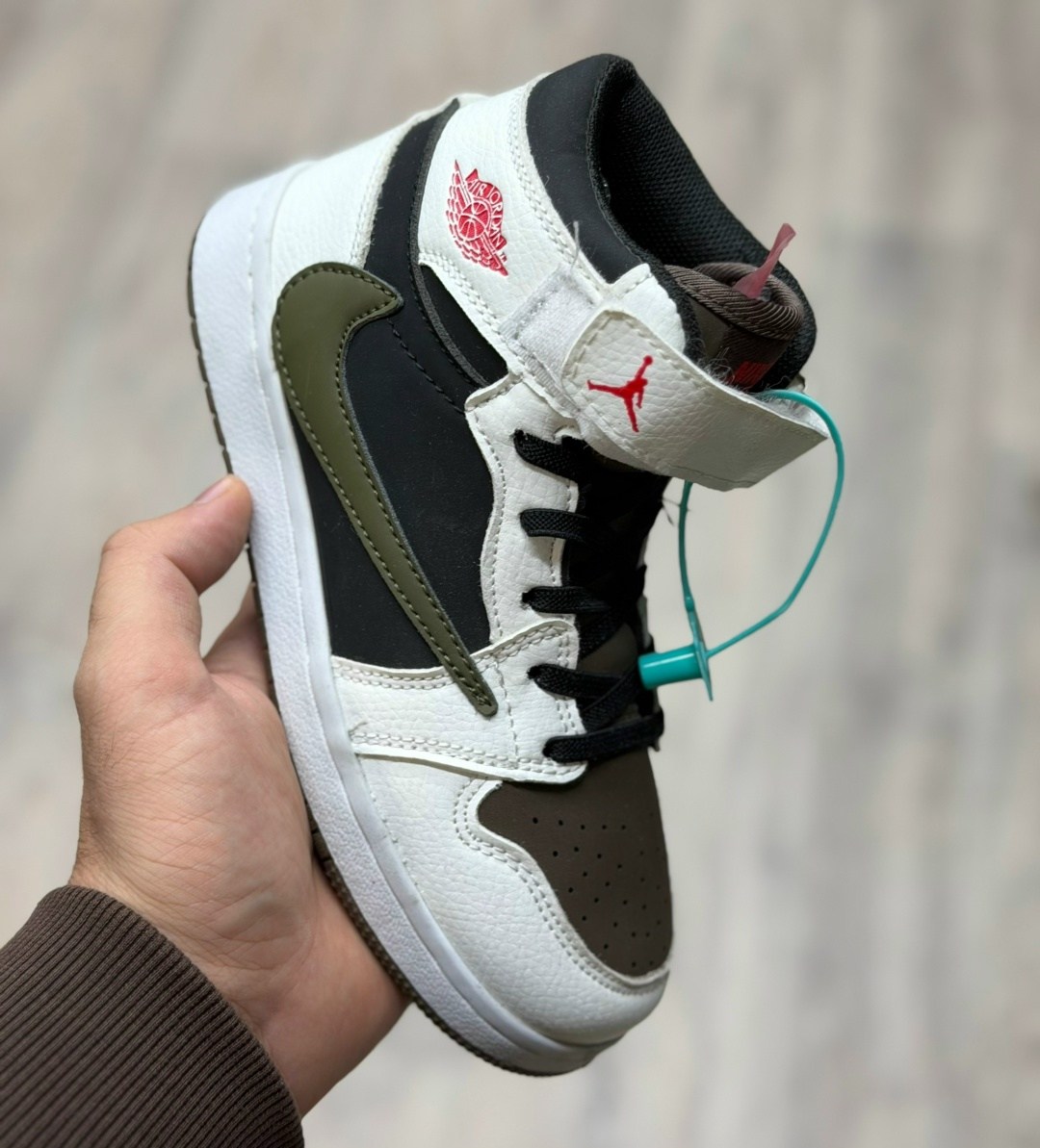 кроссовки nike air jordan 1,кроссовки nike air jordan 1 mid white black red spruce,кроссовки nike air jordan,зимние кроссовки nike air jordan 1 x travis scott,кроссовки