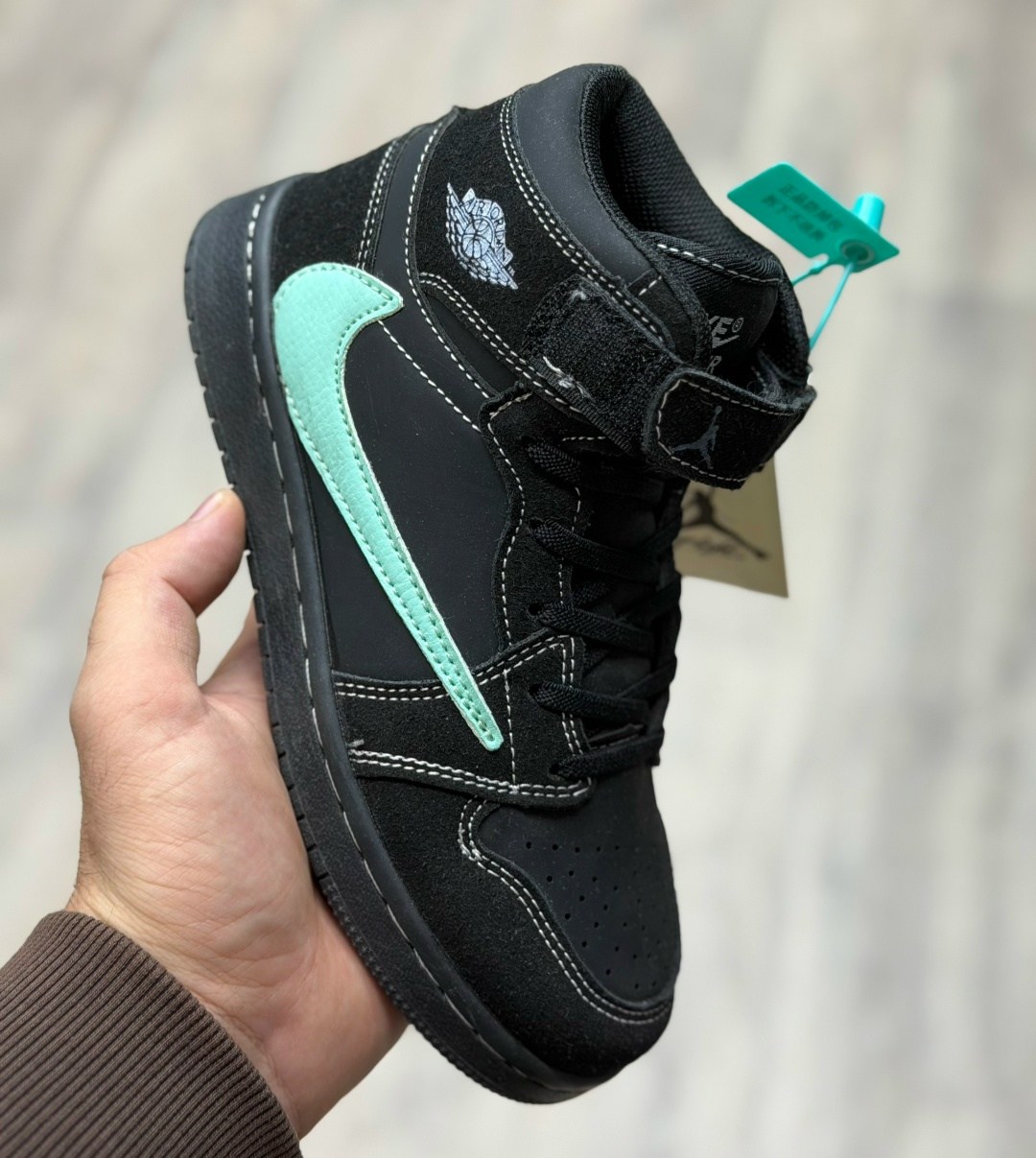 кроссовки nike air jordan 1,кроссовки nike air jordan 1 mid white black red spruce,кроссовки nike air jordan,зимние кроссовки nike air jordan 1 x travis scott,кроссовки
