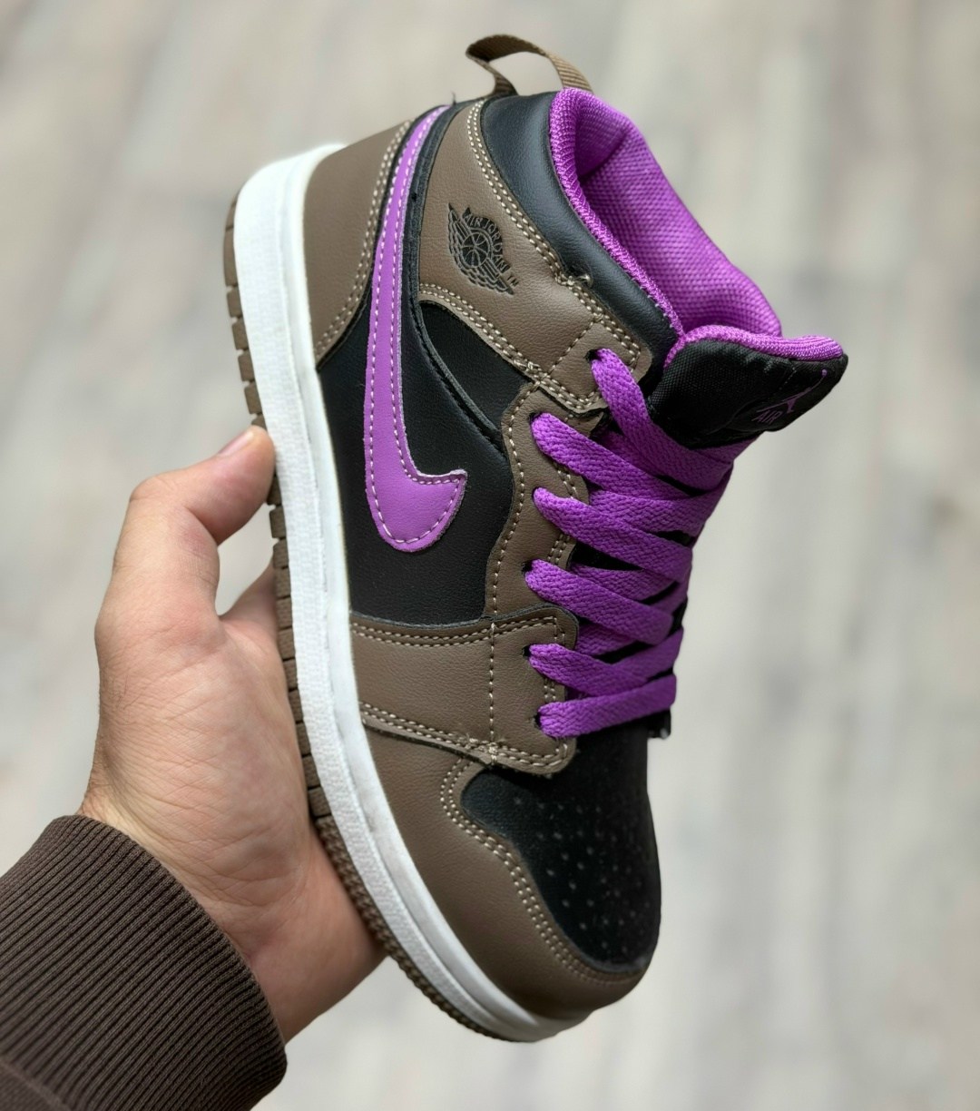 кроссовки nike air jordan 1,кроссовки nike air jordan 1 mid white black red spruce,кроссовки nike air jordan,зимние кроссовки nike air jordan 1 x travis scott,кроссовки
