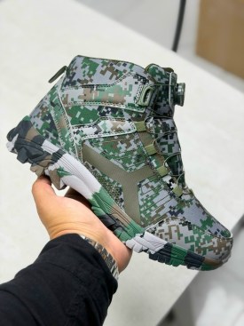 Кроссовки