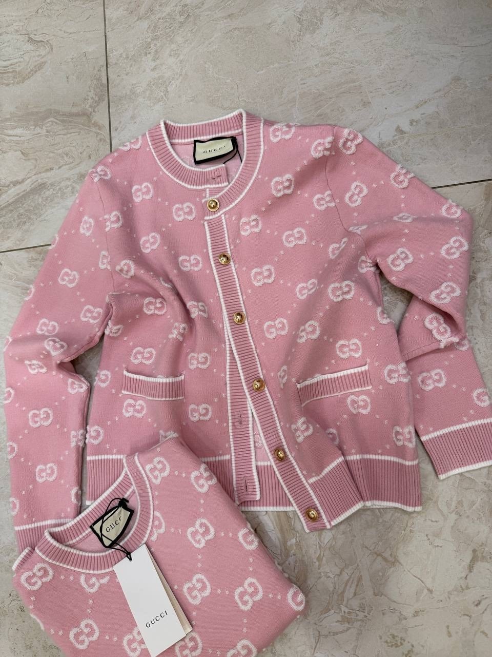 кардиган gucci,жаккардовый кардиган из шерсти и букле с узором gg gucci цвет baloon pink,кардиган розовый,gucci sweater,кардиган