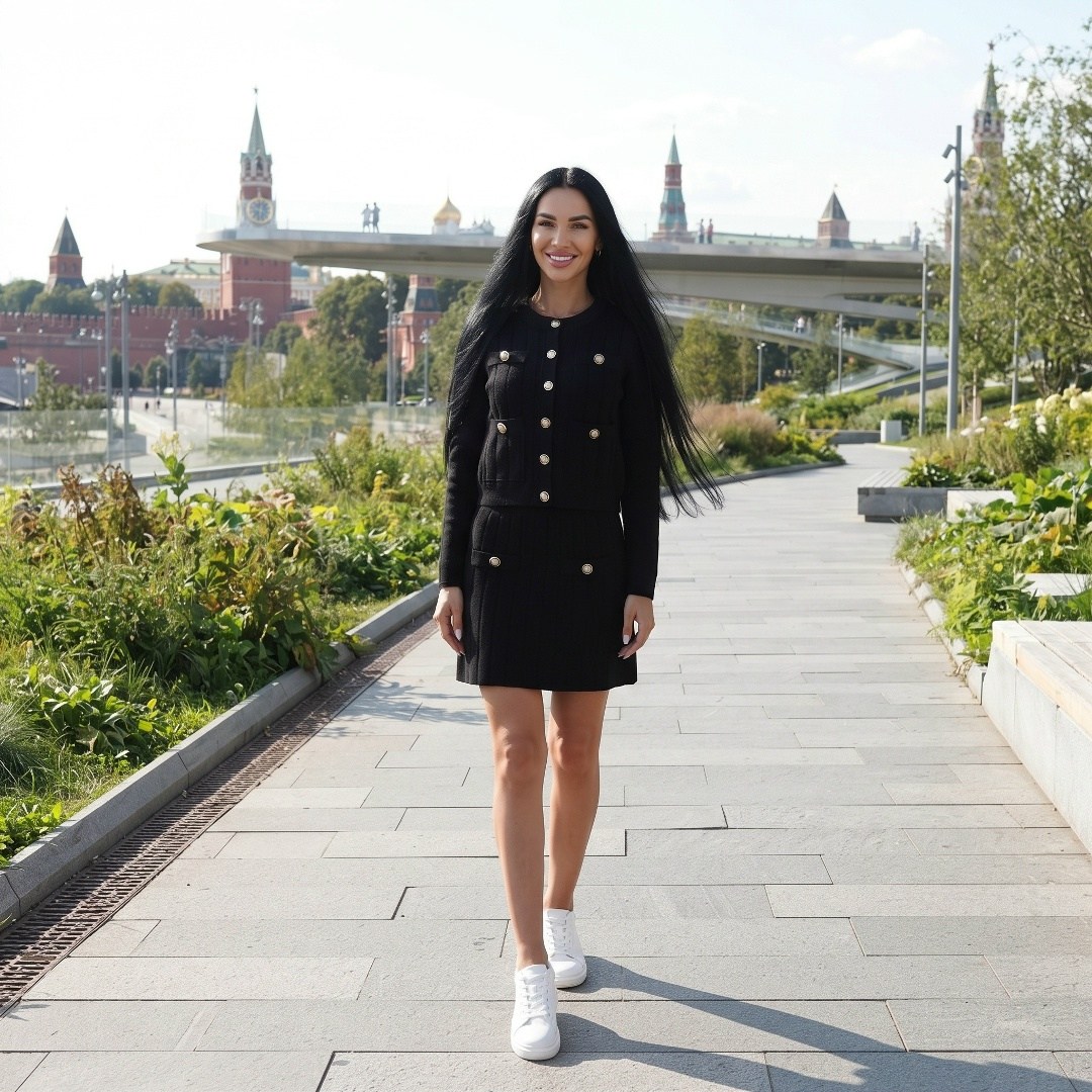 balmain женское платье-пиджак чёрного цвета,черное платье пиджак,девушка,платье пиджак с пуговицами,платье пиджак