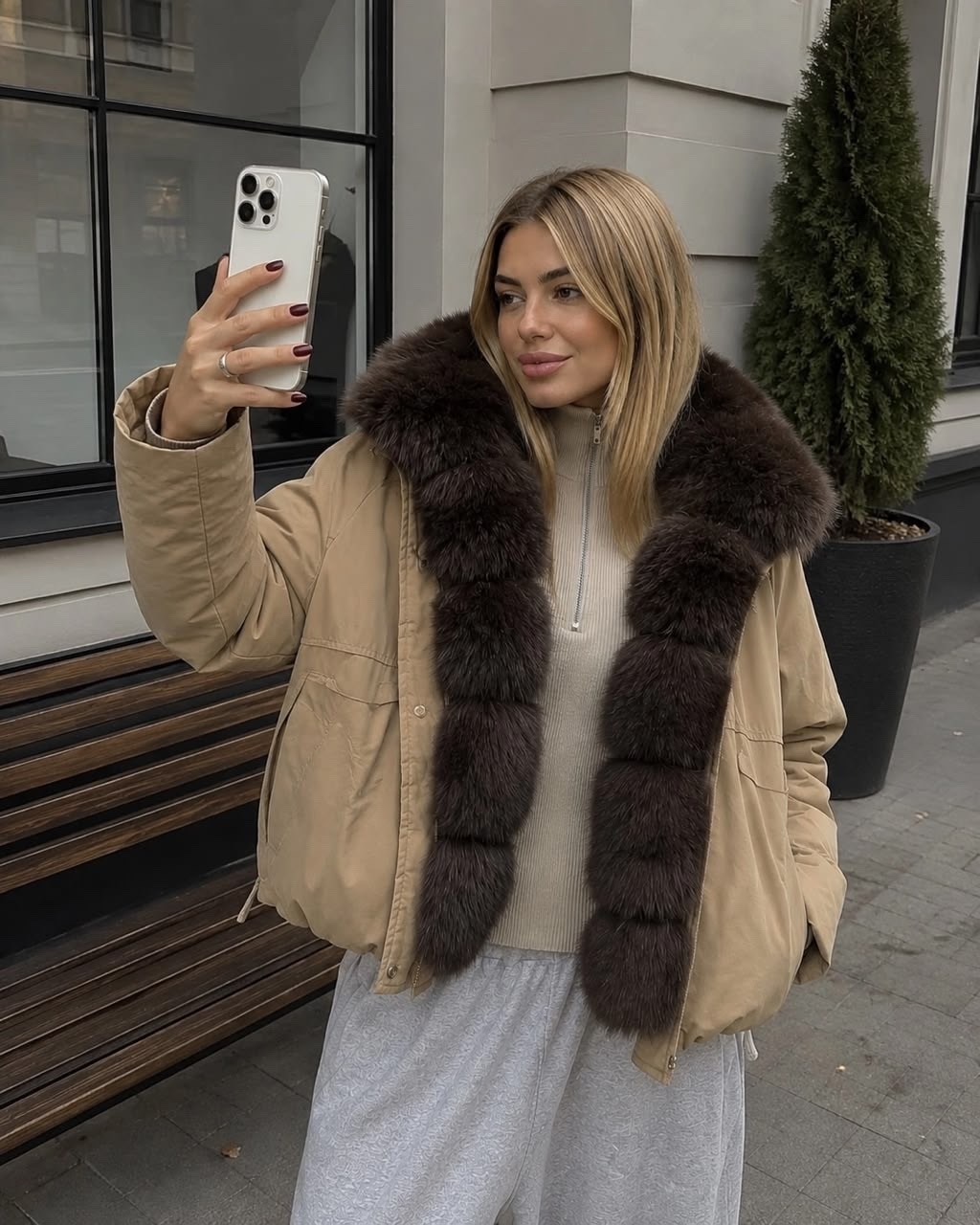 пуховики с мехом,женский чёрный пуховик с мехом max mara,пуховик с натуральным мехом,пуховик женский с мехом,куртка с мехом