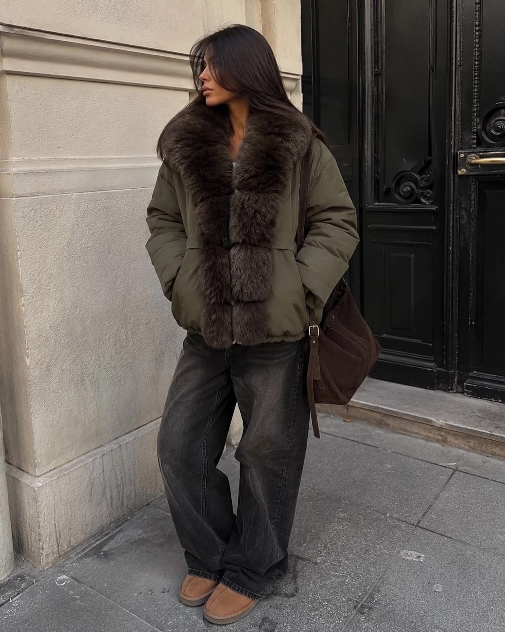 пуховики с мехом,женский чёрный пуховик с мехом max mara,пуховик с натуральным мехом,пуховик женский с мехом,куртка с мехом
