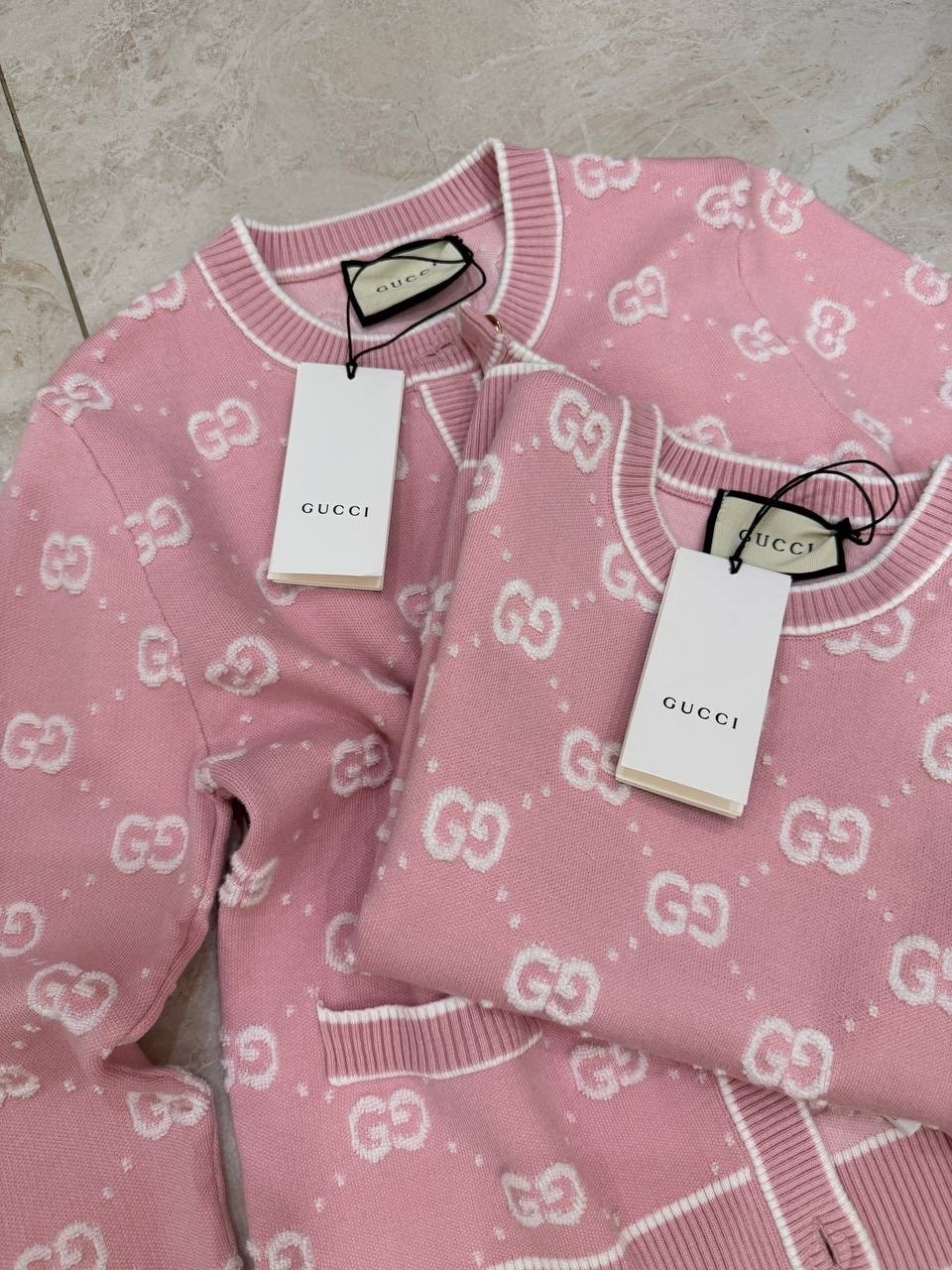 кардиган gucci,жаккардовый кардиган из шерсти и букле с узором gg gucci цвет baloon pink,кардиган розовый,gucci sweater,кардиган