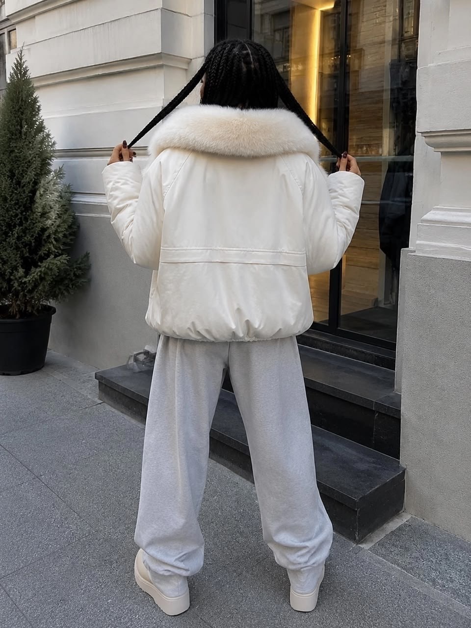 пуховики с мехом,женский чёрный пуховик с мехом max mara,пуховик с натуральным мехом,пуховик женский с мехом,куртка с мехом