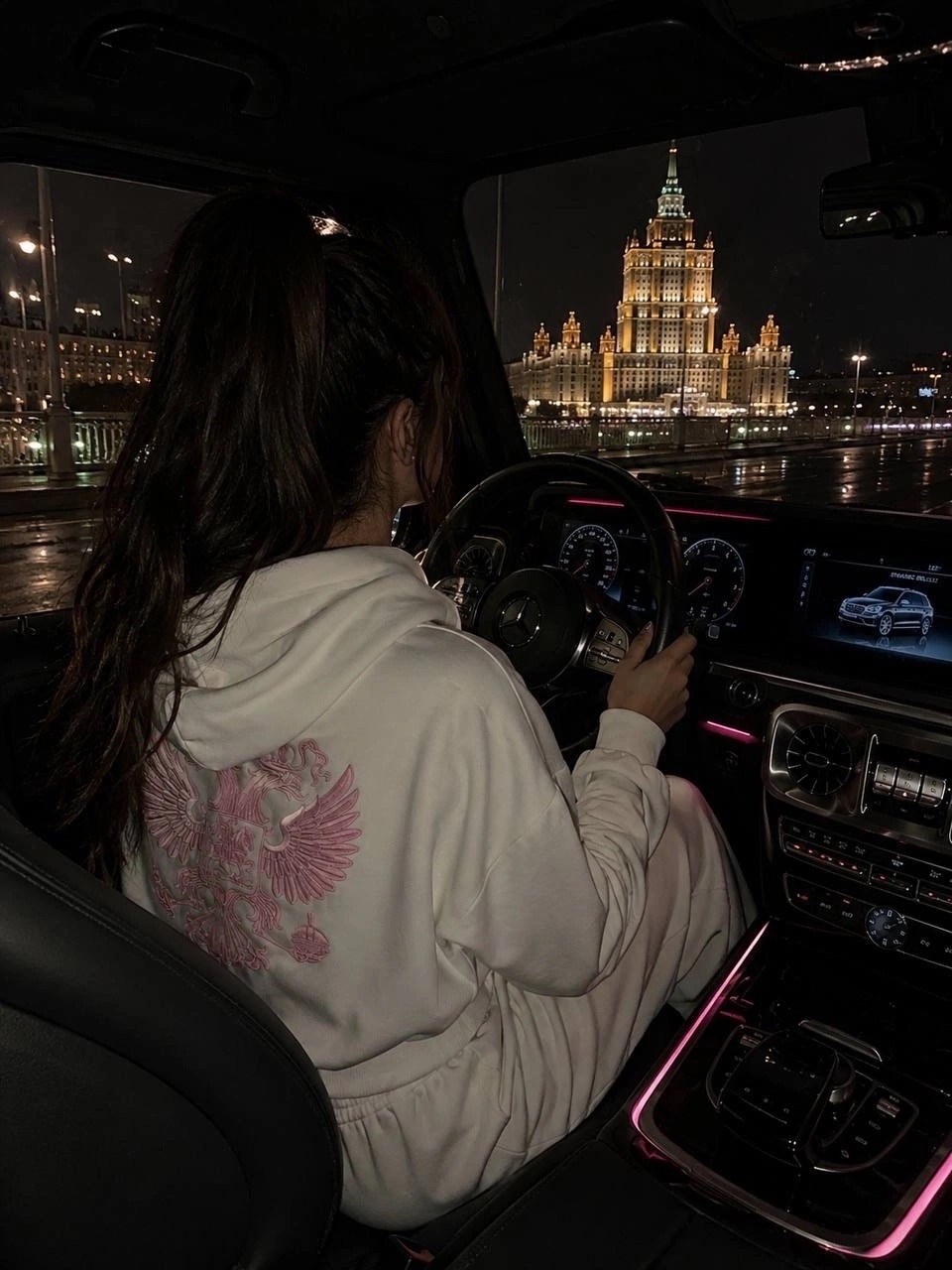 девушка с автомобилем,девушка с машиной,роскошные автомобили,об автомобиле,в машине