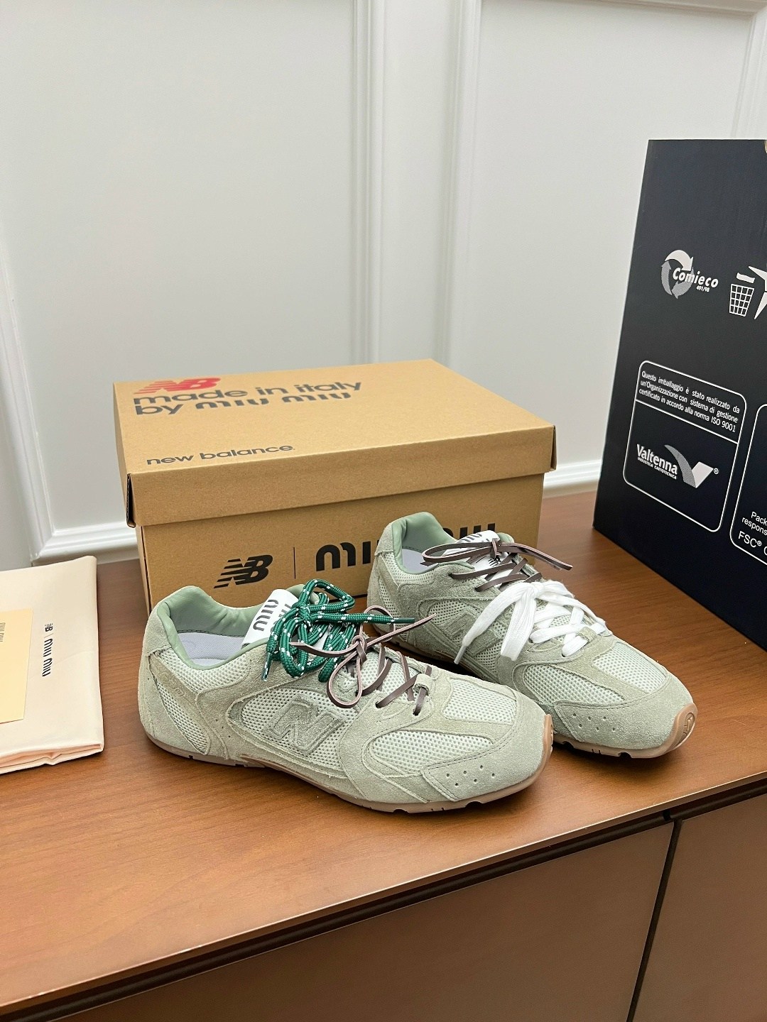 кроссовки miu miu,кроссовки miu,new balance miu miu кроссовки,miu miu кроссовки женские,кроссовки миу миу