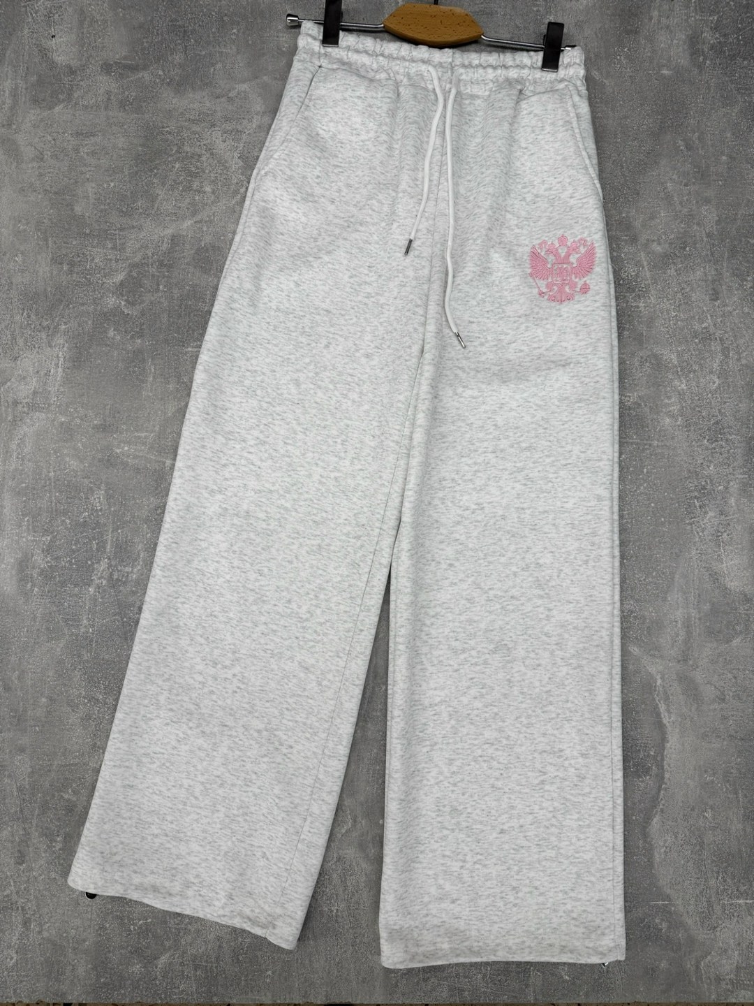 брюки спортивные,grey sweatpants,спортивные брюки с вышивкой,спортивные штаны,спортивные штаны с вышивкой