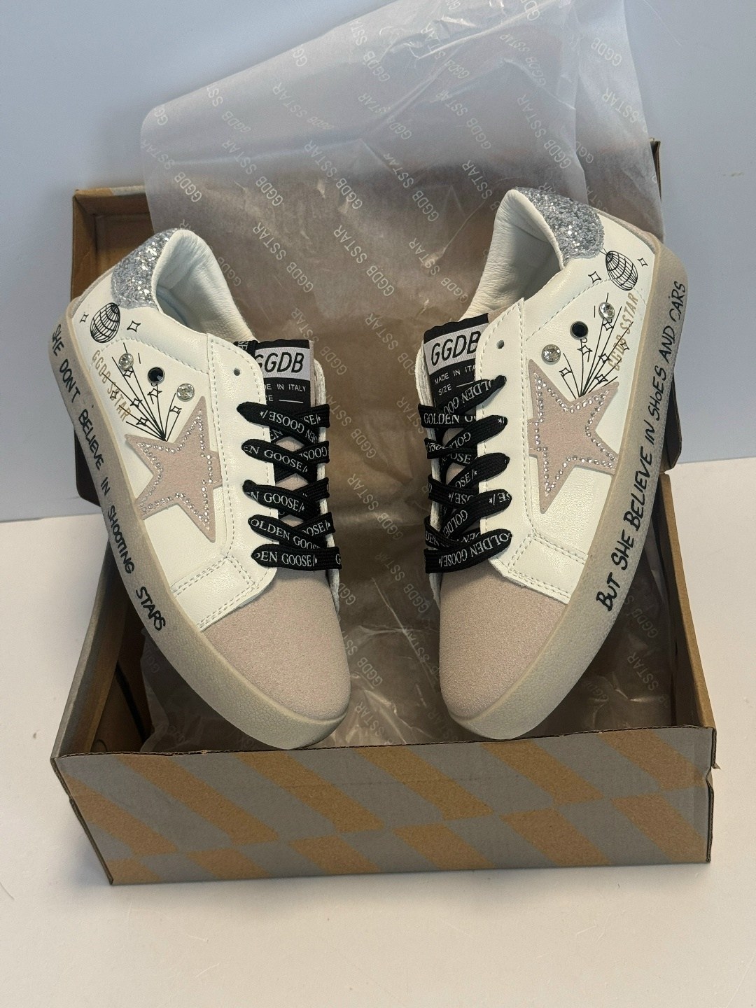 кроссовки женские golden goose super-star белый / серебряный,golden goose кеды super-star с блестками белый,,кроссовки golden goose super star panelled leather белый бежевый,кроссовки golden goos
