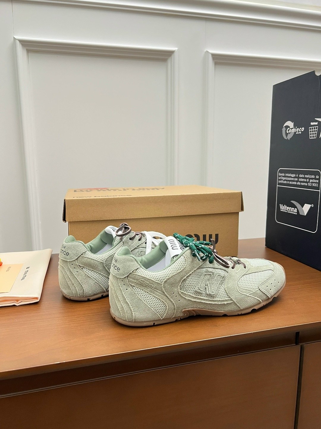кроссовки miu miu,кроссовки miu,new balance miu miu кроссовки,miu miu кроссовки женские,кроссовки миу миу