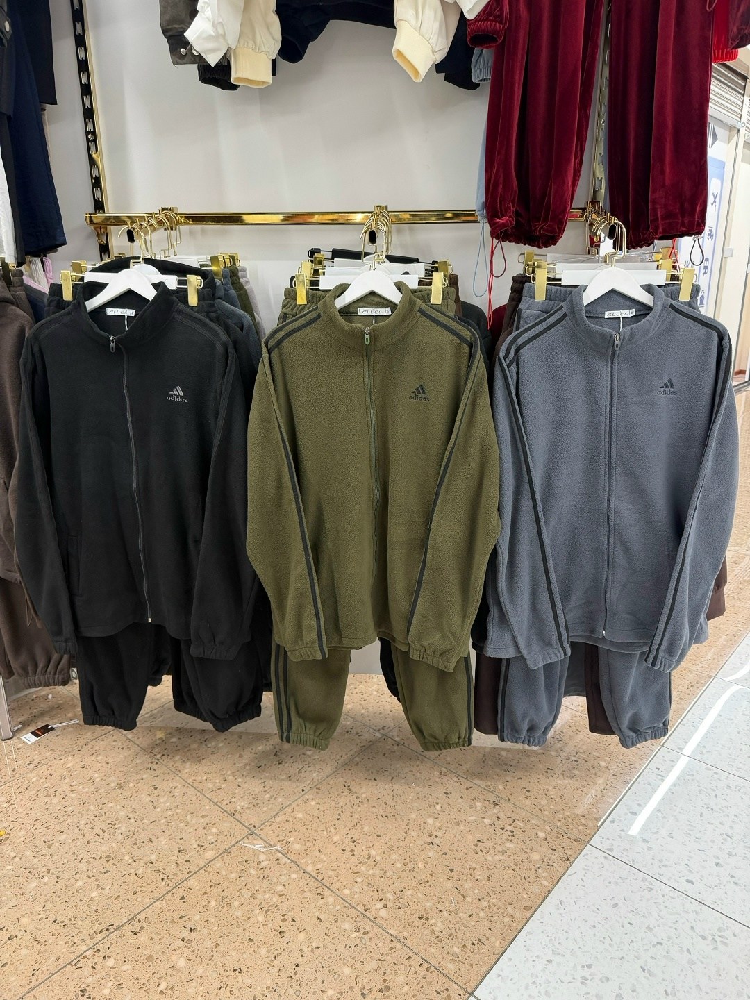 костюм спортивный adidas,спортивный костюм флисовый на зиму adidas,комплект одежды adidas sportswear,спортивный костюм adidas черный,куртка adidas двухсторонняя