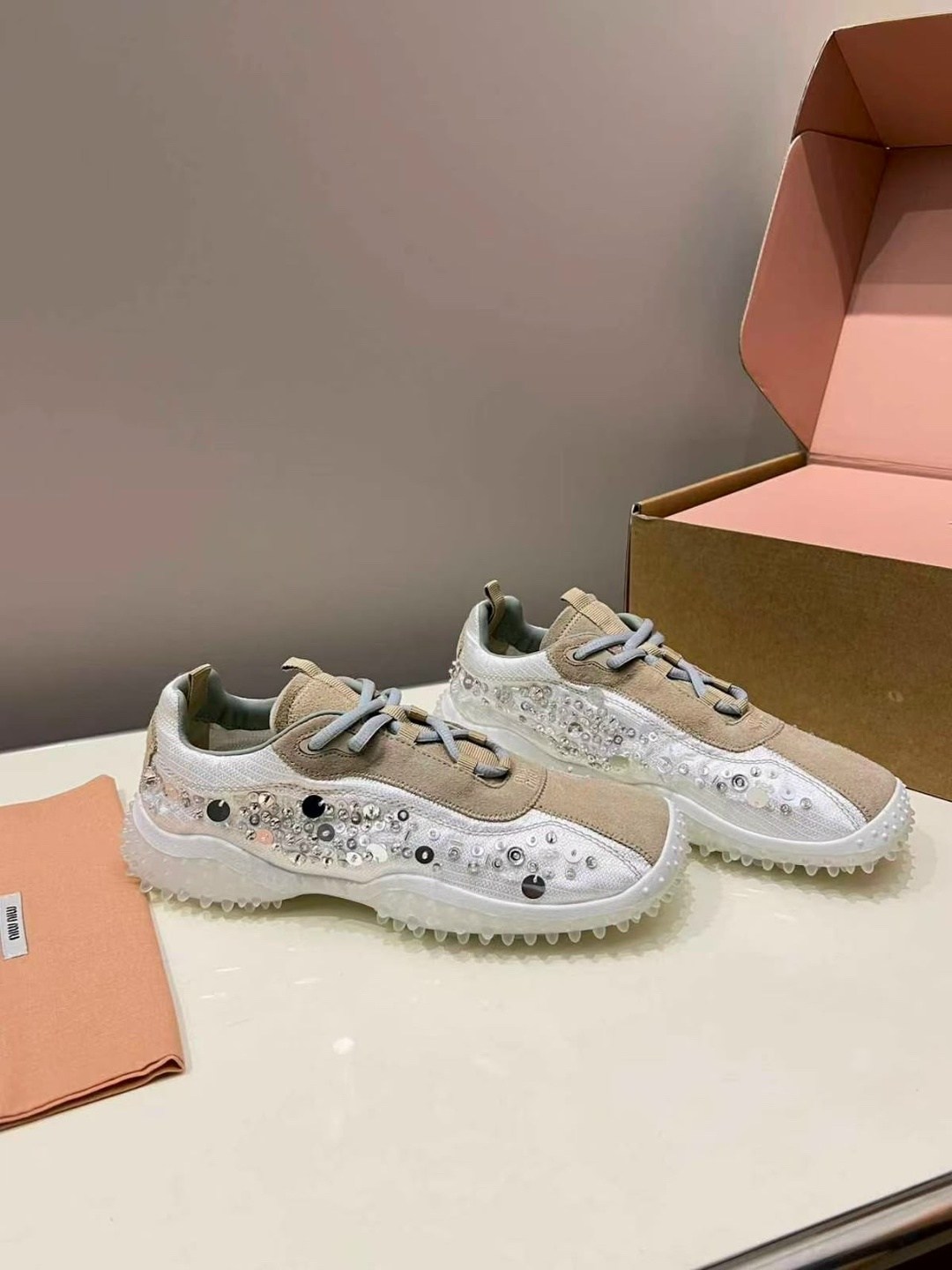 ,женские кроссовки miu miu,кроссовки женскиe,кроссовки miu miu,модные кроссовки