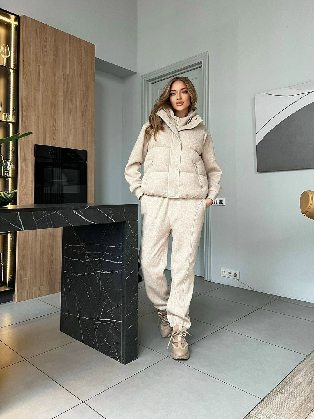miu miu женский бежевый костюм тройка,бежевый костюм тройка женский,костюм бежевый,костюм тройка женский,костюм тройка с курткой