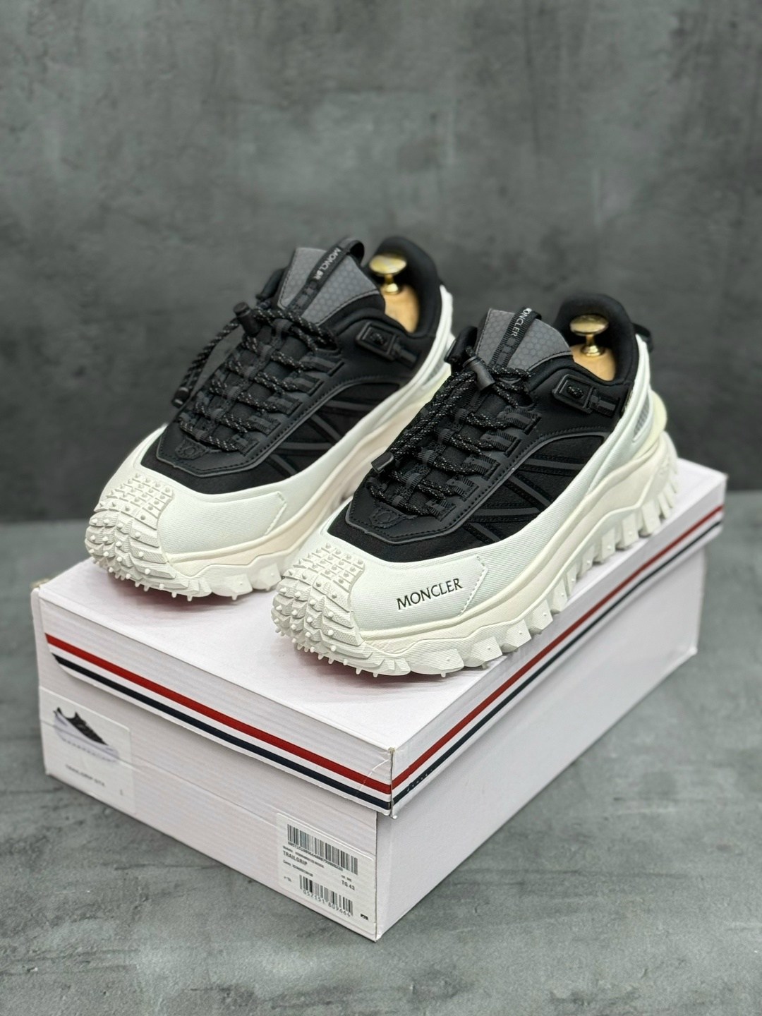 кроссовки moncler,кроссовки moncler trailgrip gtx,moncler trailgrip gtx,кроссовки moncler trailgrip gtx trainers белый черный,кроссовки мужские moncler trailgrip водонепроницаемые светло-зеленый