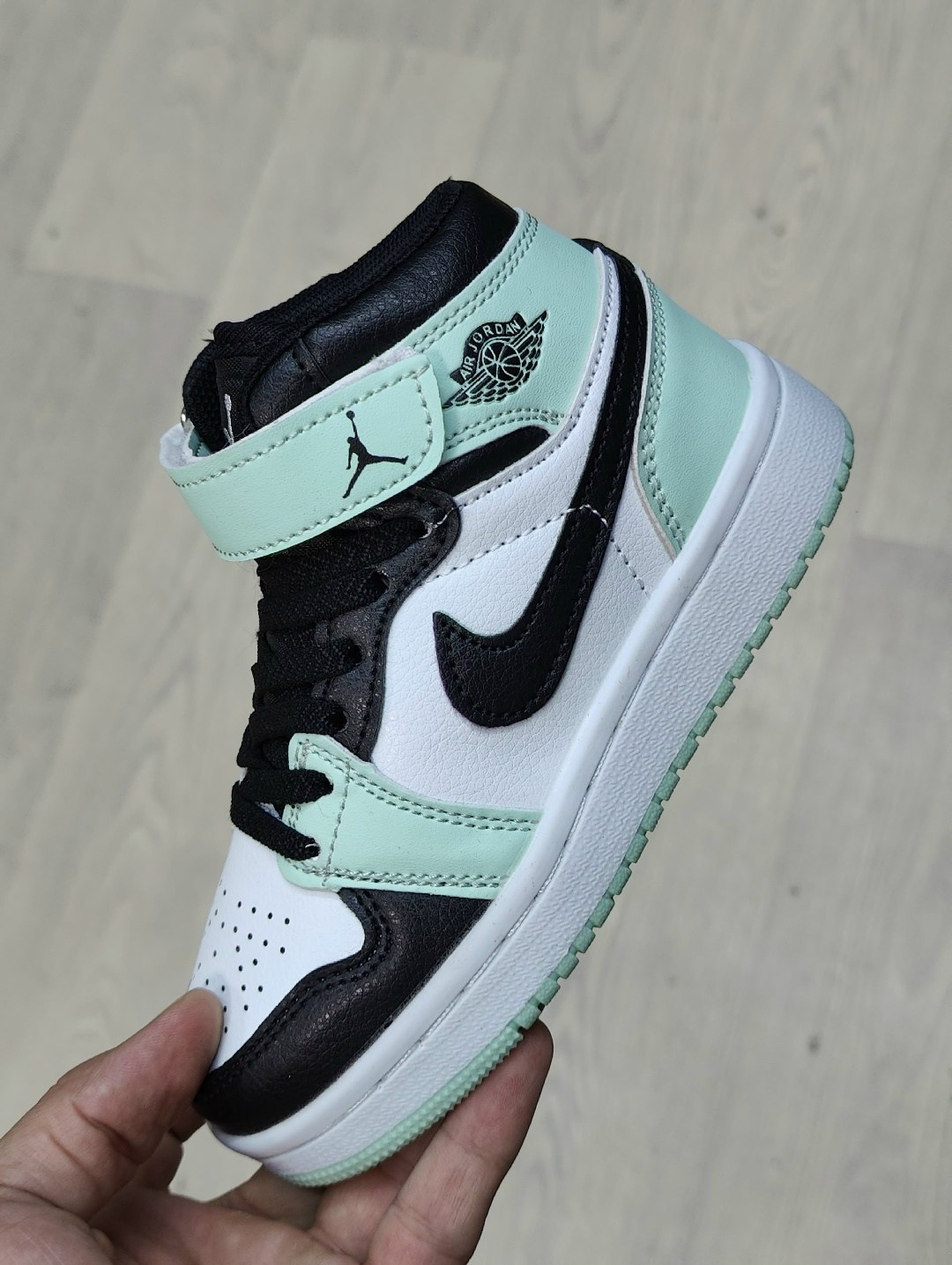 кроссовки,кроссовки мальчику,nike air jordan 1 mid se,детские кроссовки,детские кроссовки джордан
