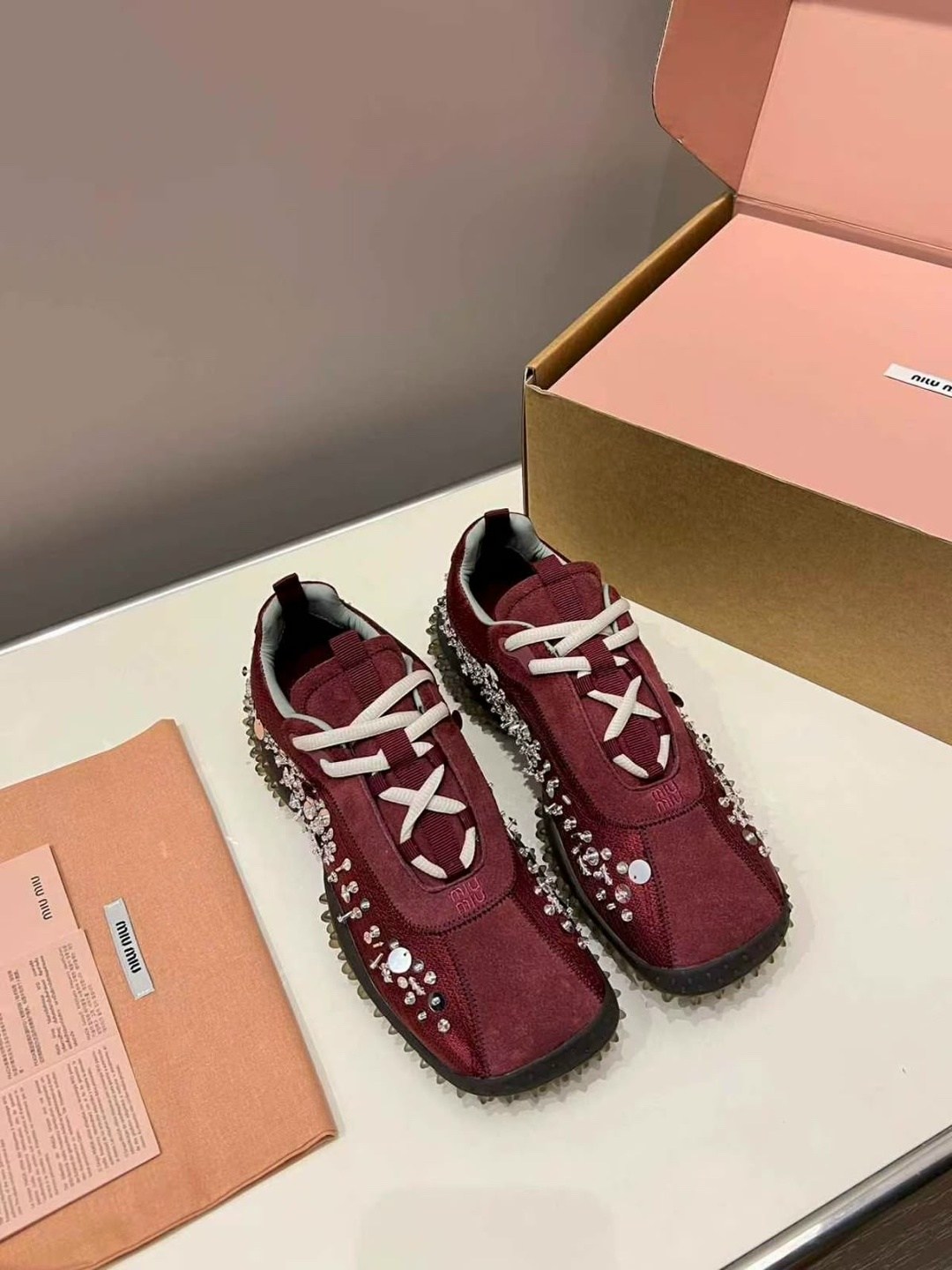 ,женские кроссовки miu miu,кроссовки женскиe,кроссовки miu miu,модные кроссовки