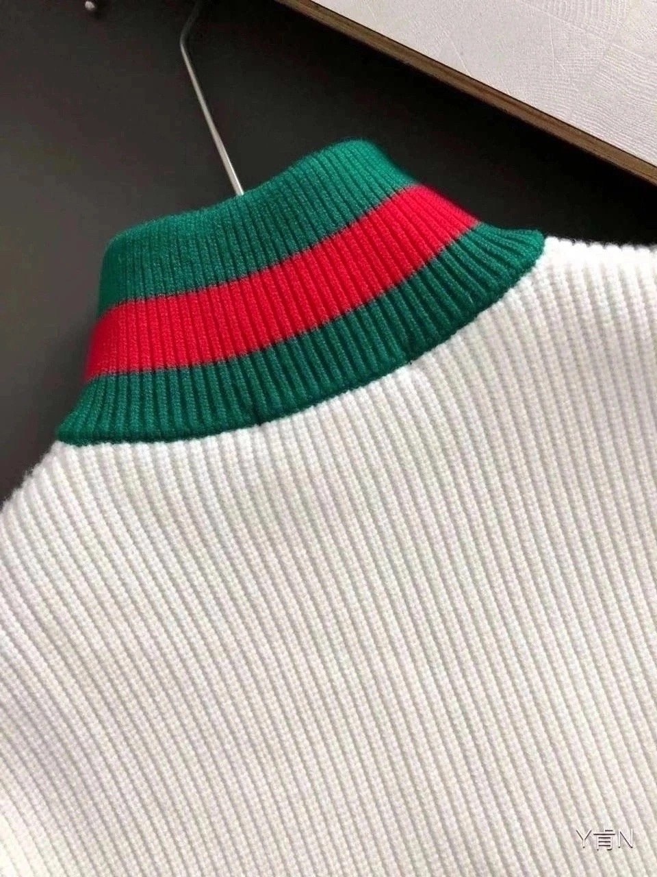черный джемпер с контрастными полосками gucci man,мужской свитер,шерстяной свитер gucci 548115 x1561 чёрный,джемпер gucci,мужской свитер гуччи gucci