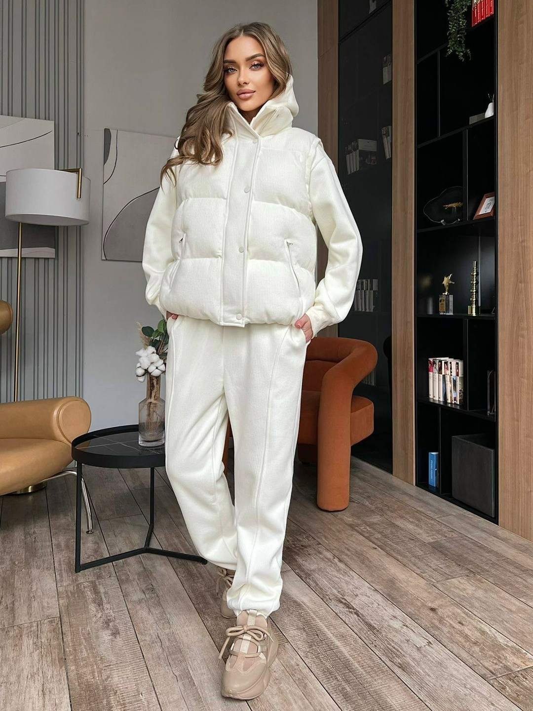 miu miu женский бежевый костюм тройка,бежевый костюм тройка женский,костюм бежевый,костюм тройка женский,костюм тройка с курткой