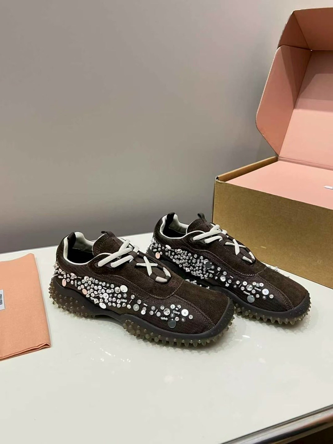 ,женские кроссовки miu miu,кроссовки женскиe,кроссовки miu miu,модные кроссовки