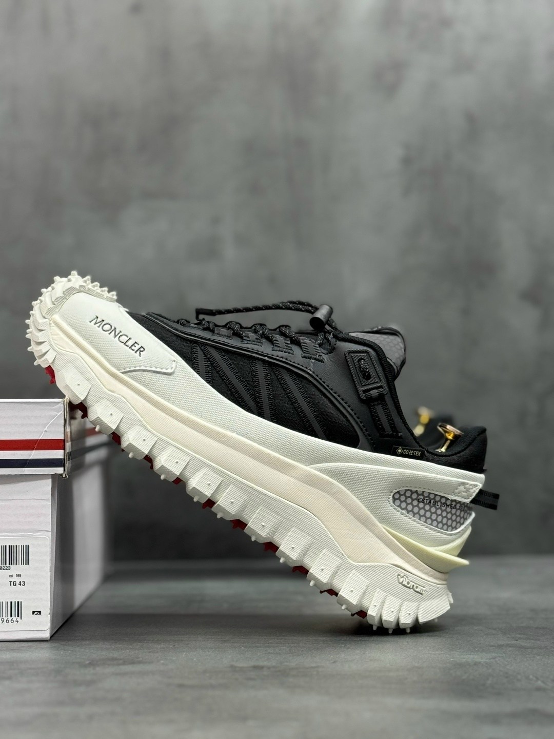 кроссовки moncler,кроссовки moncler trailgrip gtx,moncler trailgrip gtx,кроссовки moncler trailgrip gtx trainers белый черный,кроссовки мужские moncler trailgrip водонепроницаемые светло-зеленый