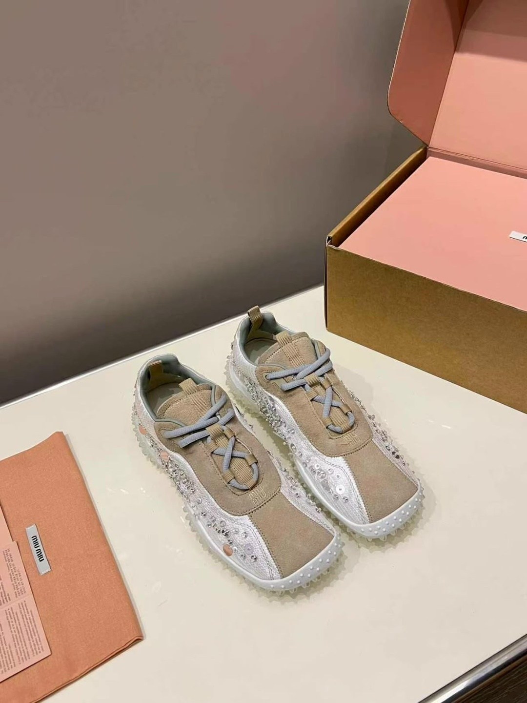 ,женские кроссовки miu miu,кроссовки женскиe,кроссовки miu miu,модные кроссовки