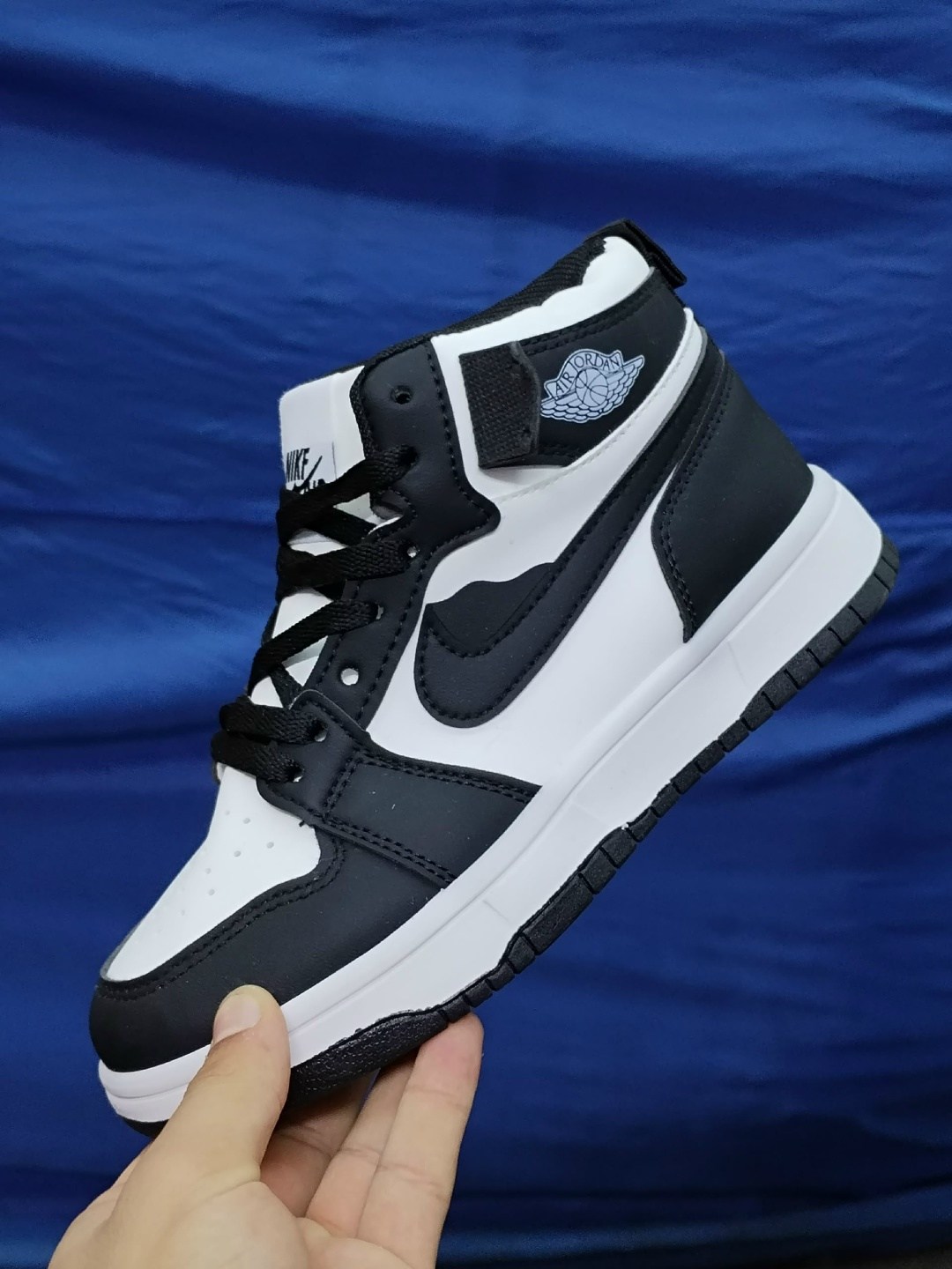 nike air jordan 1,кроссовки nike air jordan 1,зимние кроссовки nike air jordan 1 mid,кроссовки,nike air jordan 1 retro high og black white