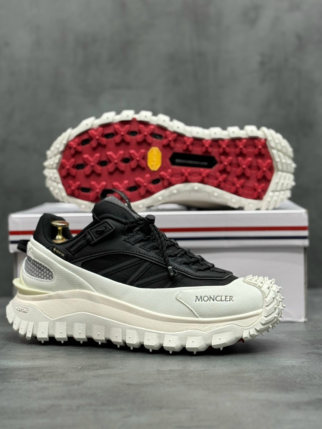 кроссовки moncler,кроссовки moncler trailgrip gtx,moncler trailgrip gtx,кроссовки moncler trailgrip gtx trainers белый черный,кроссовки мужские moncler trailgrip водонепроницаемые светло-зеленый