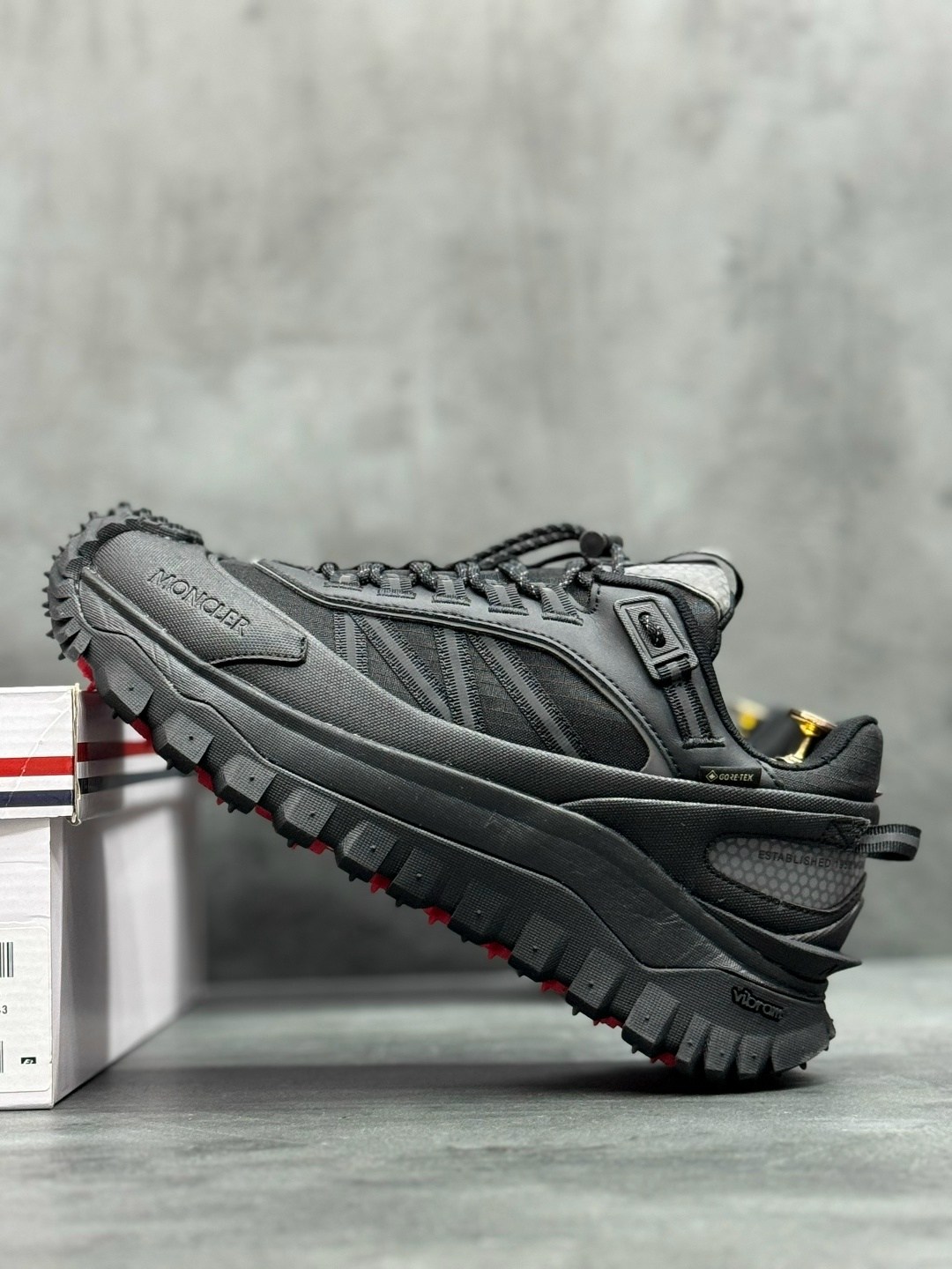 низкие кроссовки moncler trailgrip gtx черный,кроссовки trailgrip gtx moncler черный,кроссовки moncler trailgrip gtx,кроссовки moncler,кроссовки trailgrip gtx moncler grenoble черный