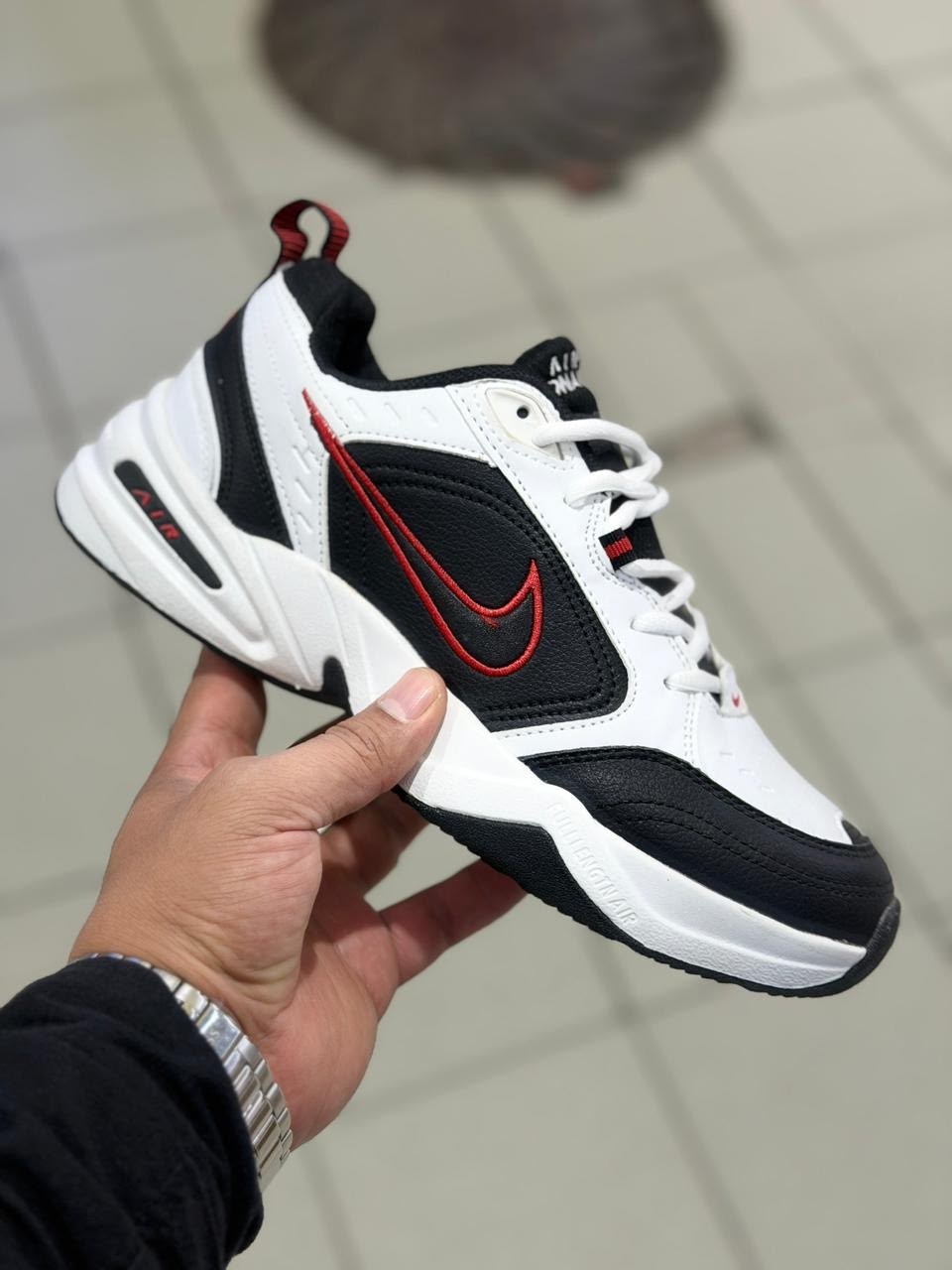 кроссовки nike air monarch iv,кроссовки мужские nike air monarch iv,кроссовки nike air monarch,белые кроссовки мужские nike air monarch,nike air monarch iv