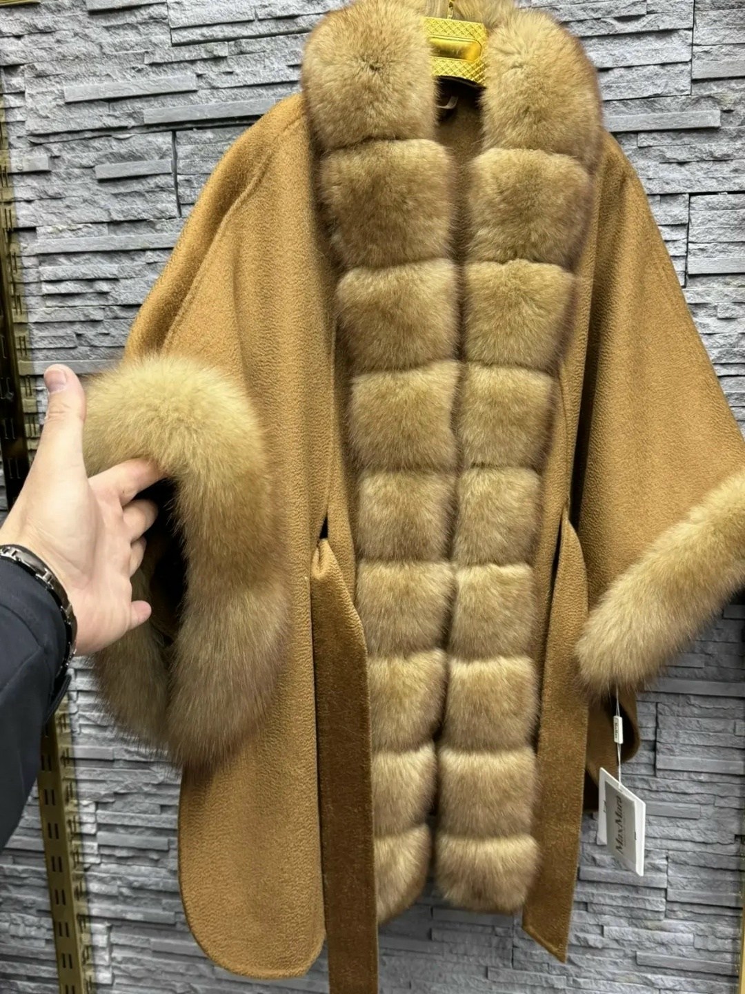 пальто с мехом куницы,пальто с мехом,пальто из итальянского кашемира с отделкой из меха куницы,пальто с соболем,пальто кашемир
