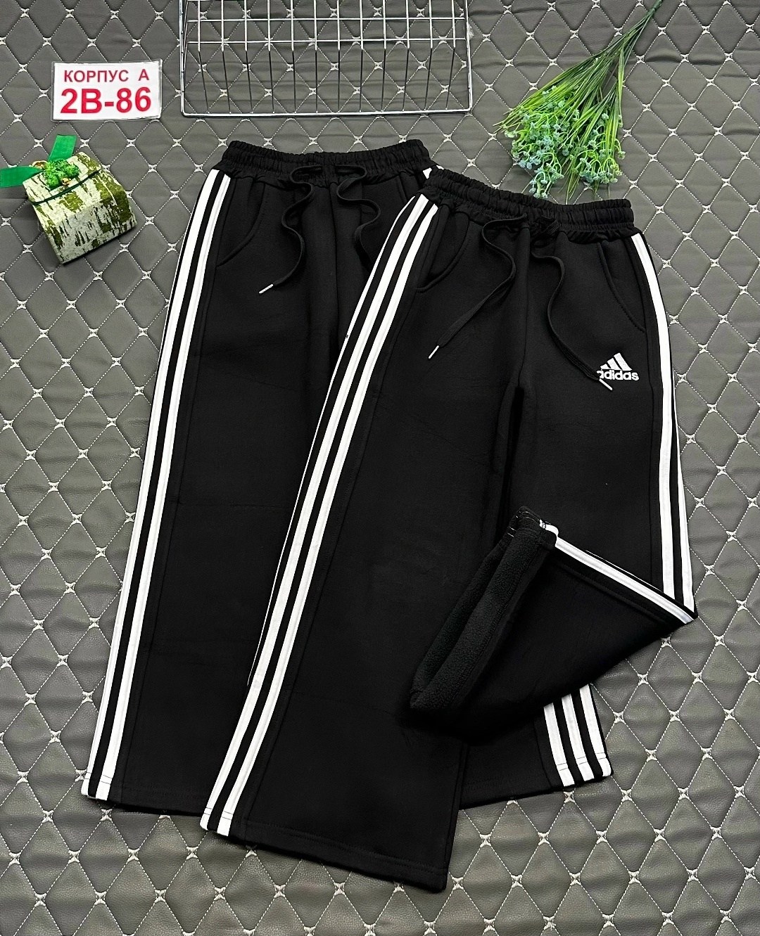спортивные брюки adidas sportswear essentials 3-stripes черный,спортивные брюки женские adidas track pants черные,брюки adidas originals,широкие штаны адидас,спортивные брюки adidas
